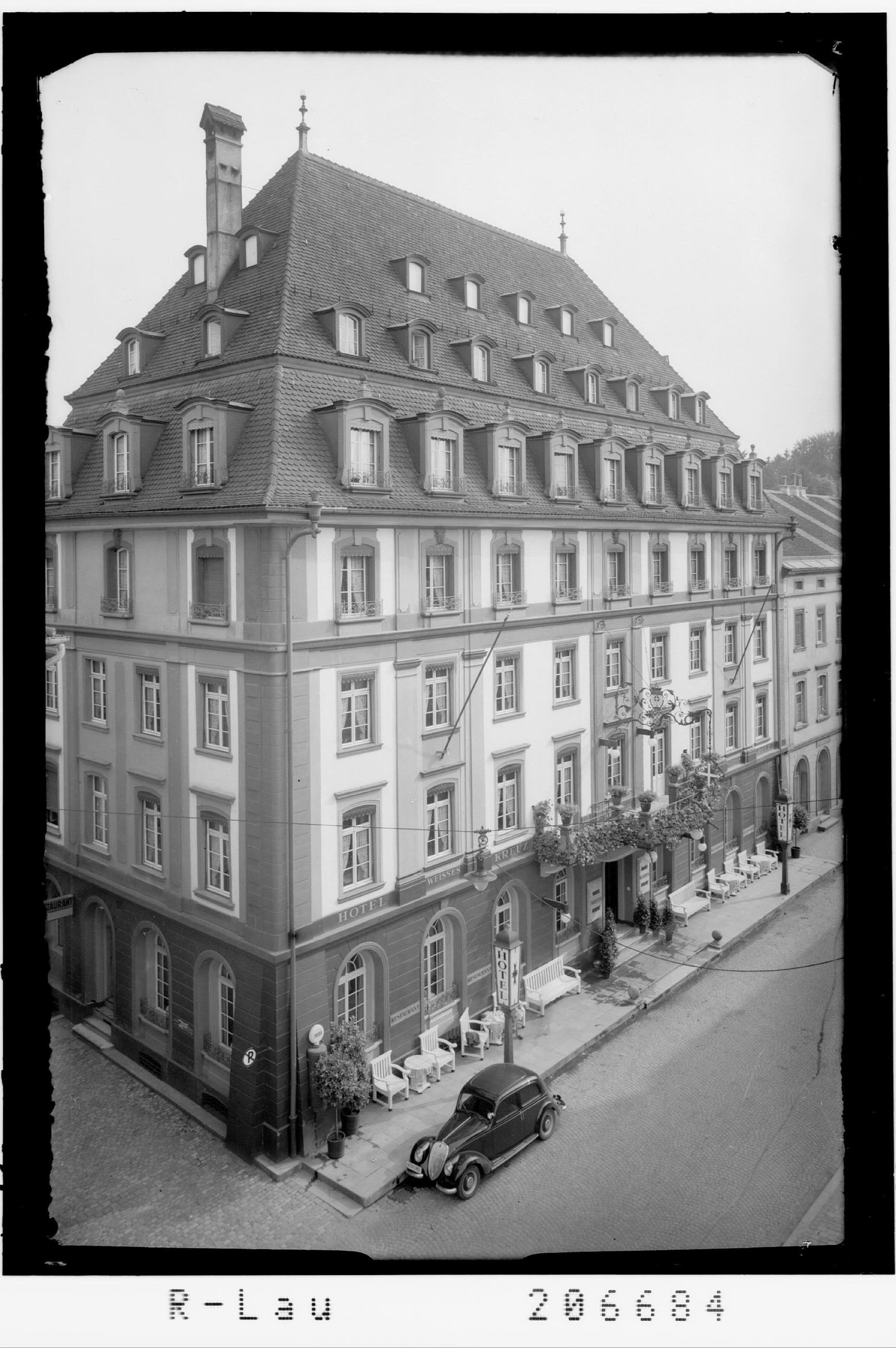 [Hotel Weisses Kreuz in Bregenz]></div>


    <hr>
    <div class=