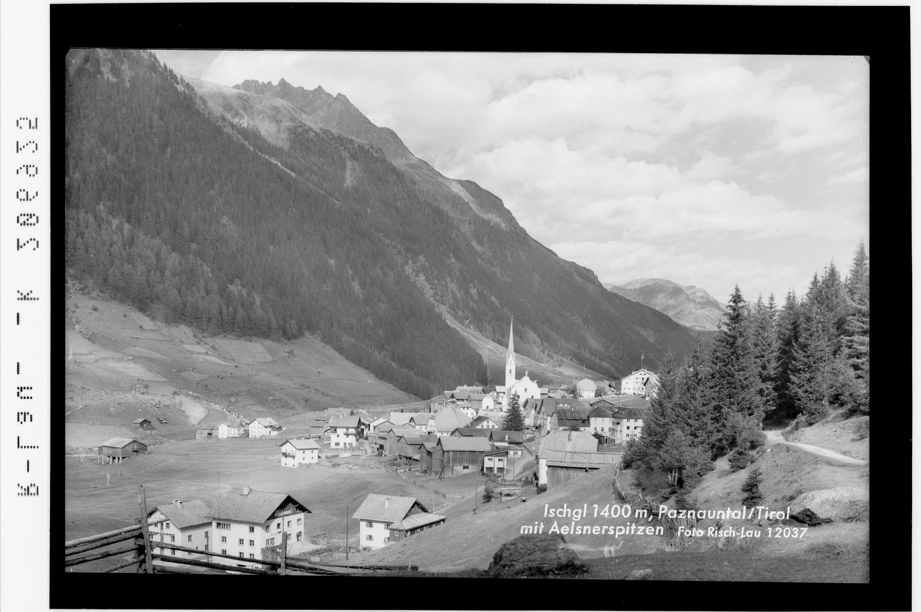 Ischgl 1400 m, Paznauntal / Tirol mit Aelsnerspitzen></div>


    <hr>
    <div class=