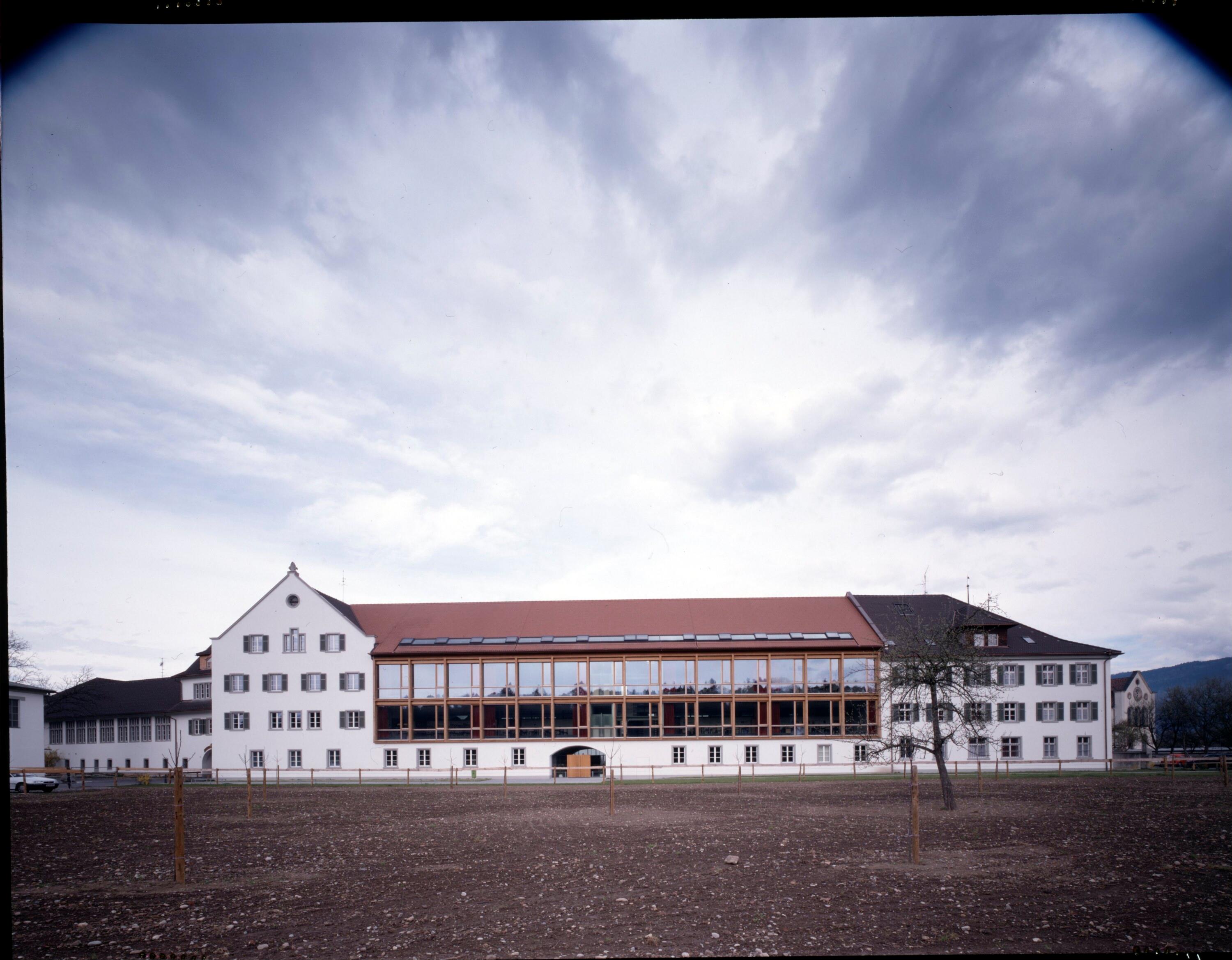 Institut Mehrerau Bregenz></div>


    <hr>
    <div class=