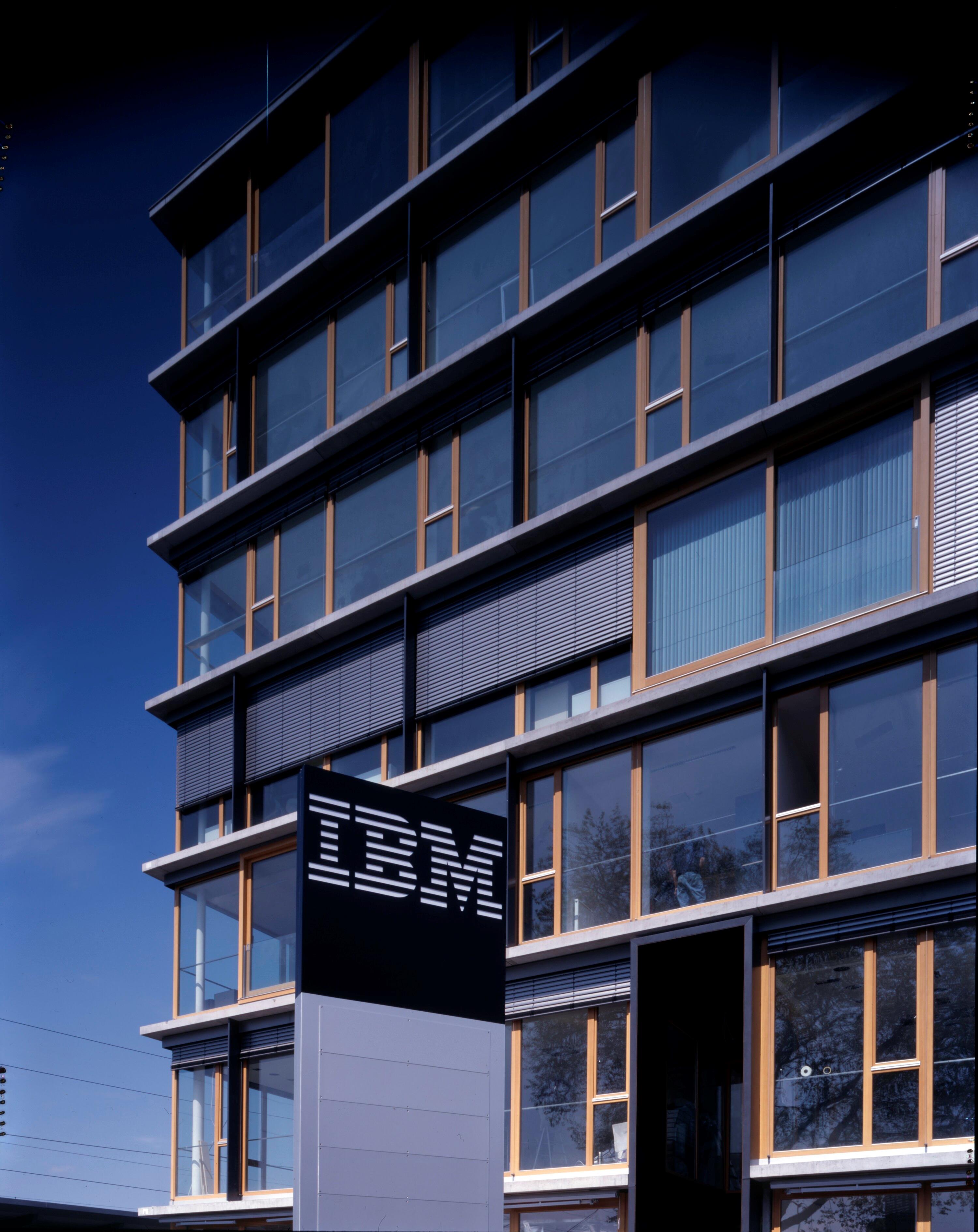 Büro IBM Bregenz></div>


    <hr>
    <div class=