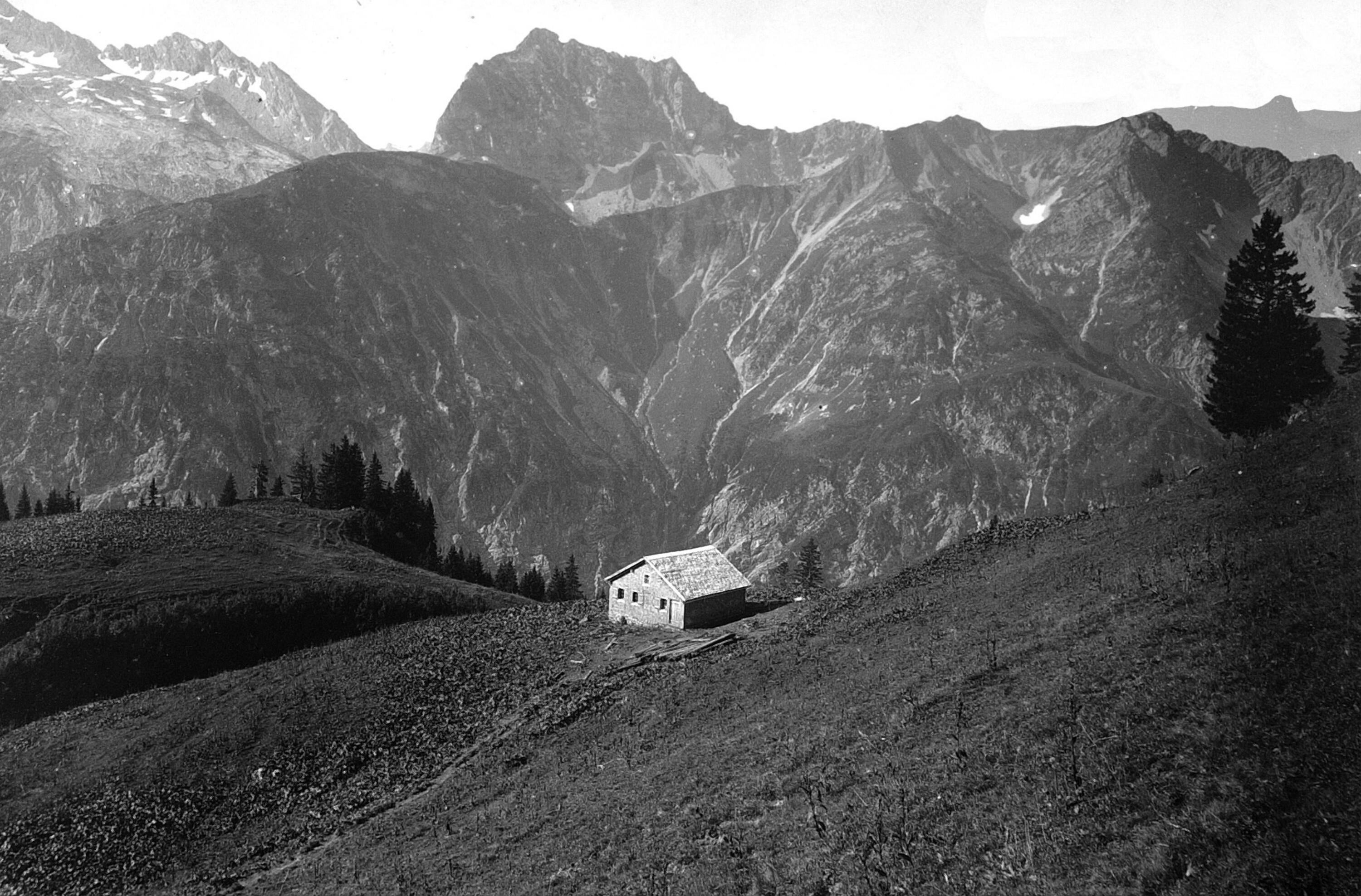 Alpe Schadona mit Lite Hütte></div>


    <hr>
    <div class=