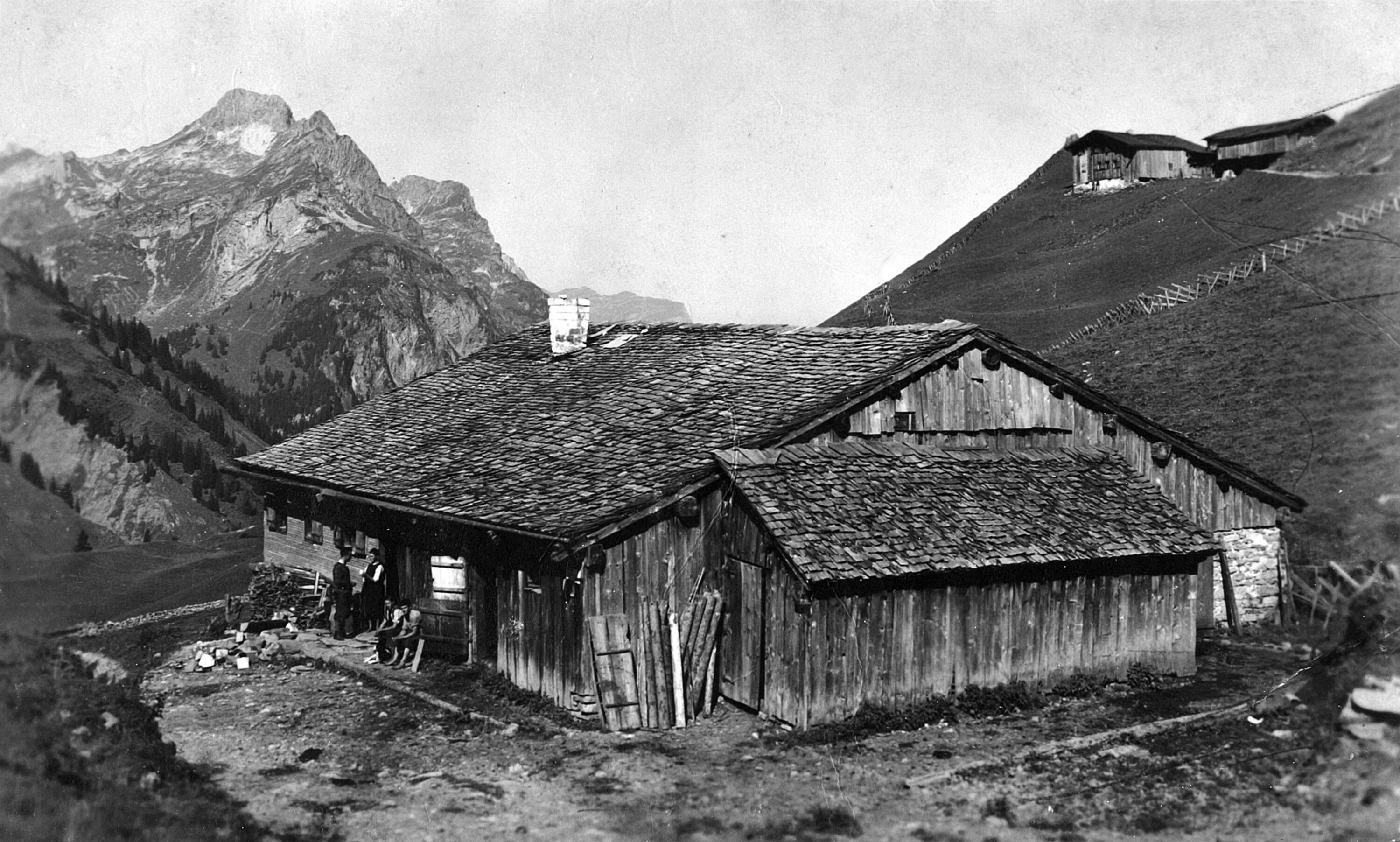 Alphütte der Alpe Batzen></div>


    <hr>
    <div class=