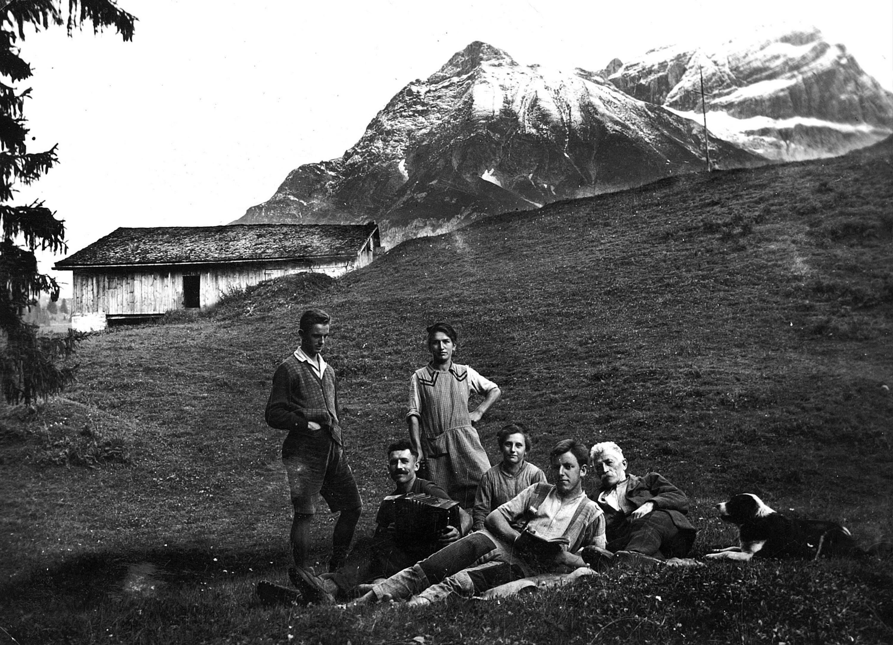 Alphütte Oberwald></div>


    <hr>
    <div class=