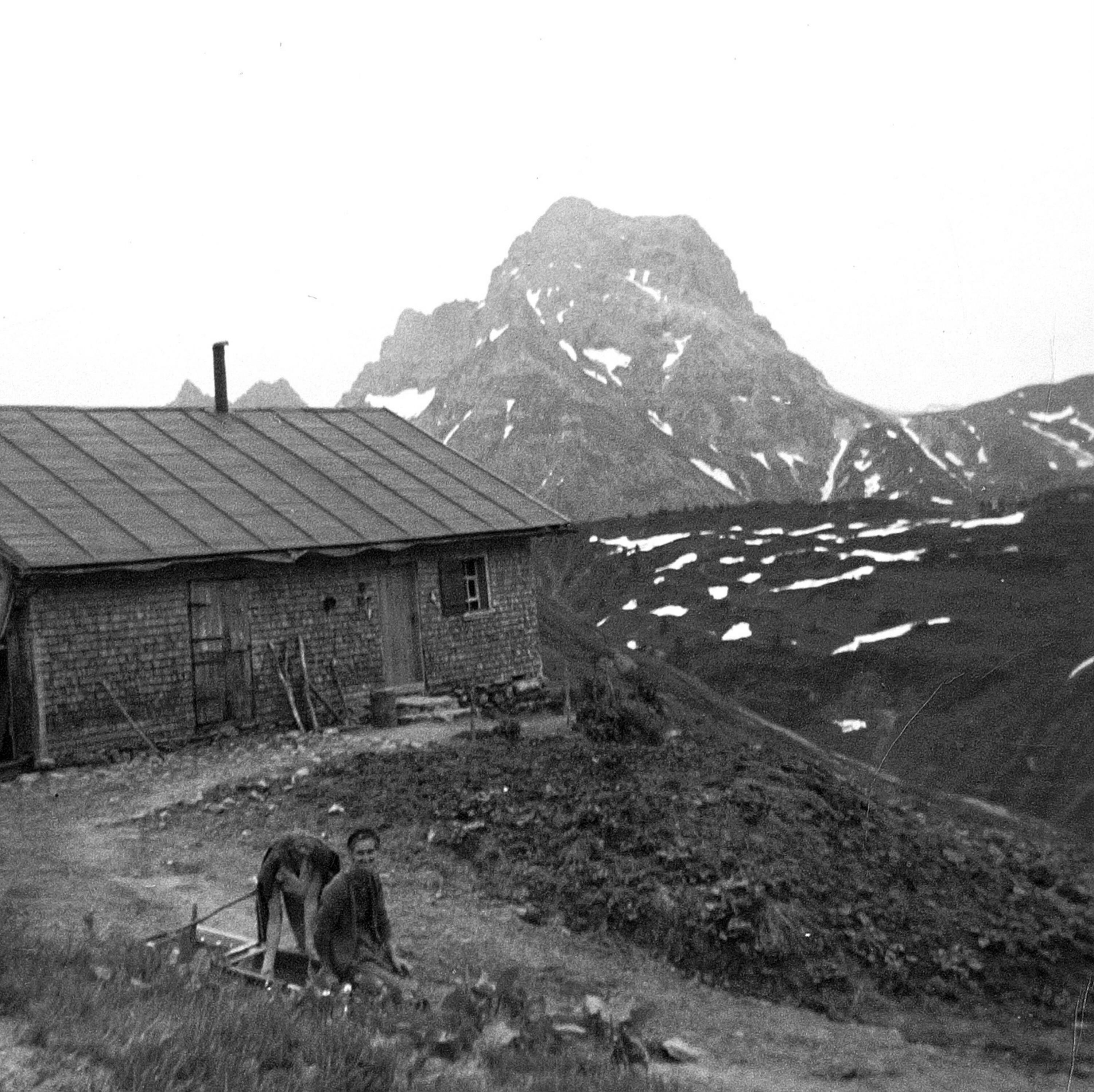 Alphütte Derren></div>


    <hr>
    <div class=