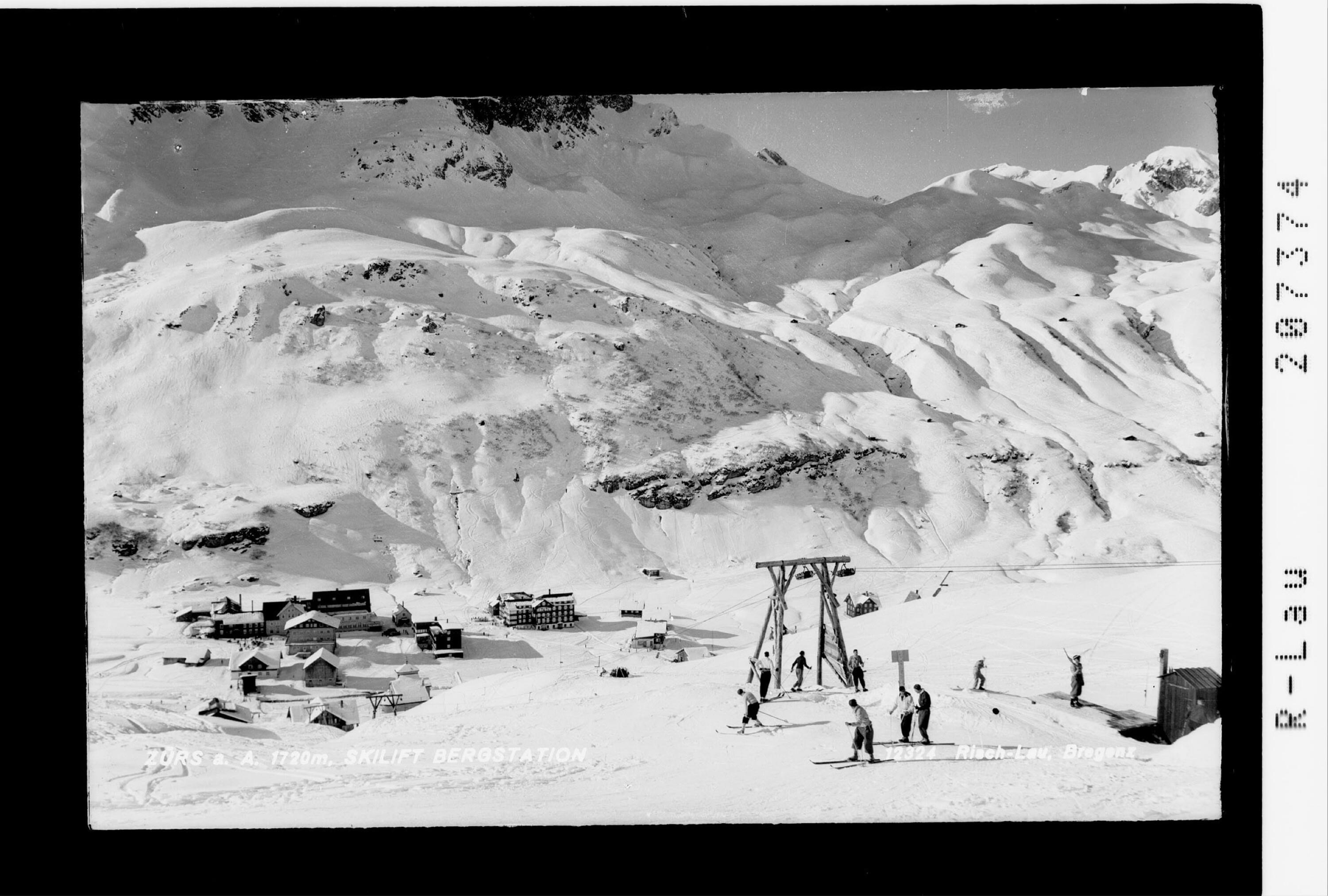 Zürs am Arlberg 1720 m / Skilift Bergstation></div>


    <hr>
    <div class=