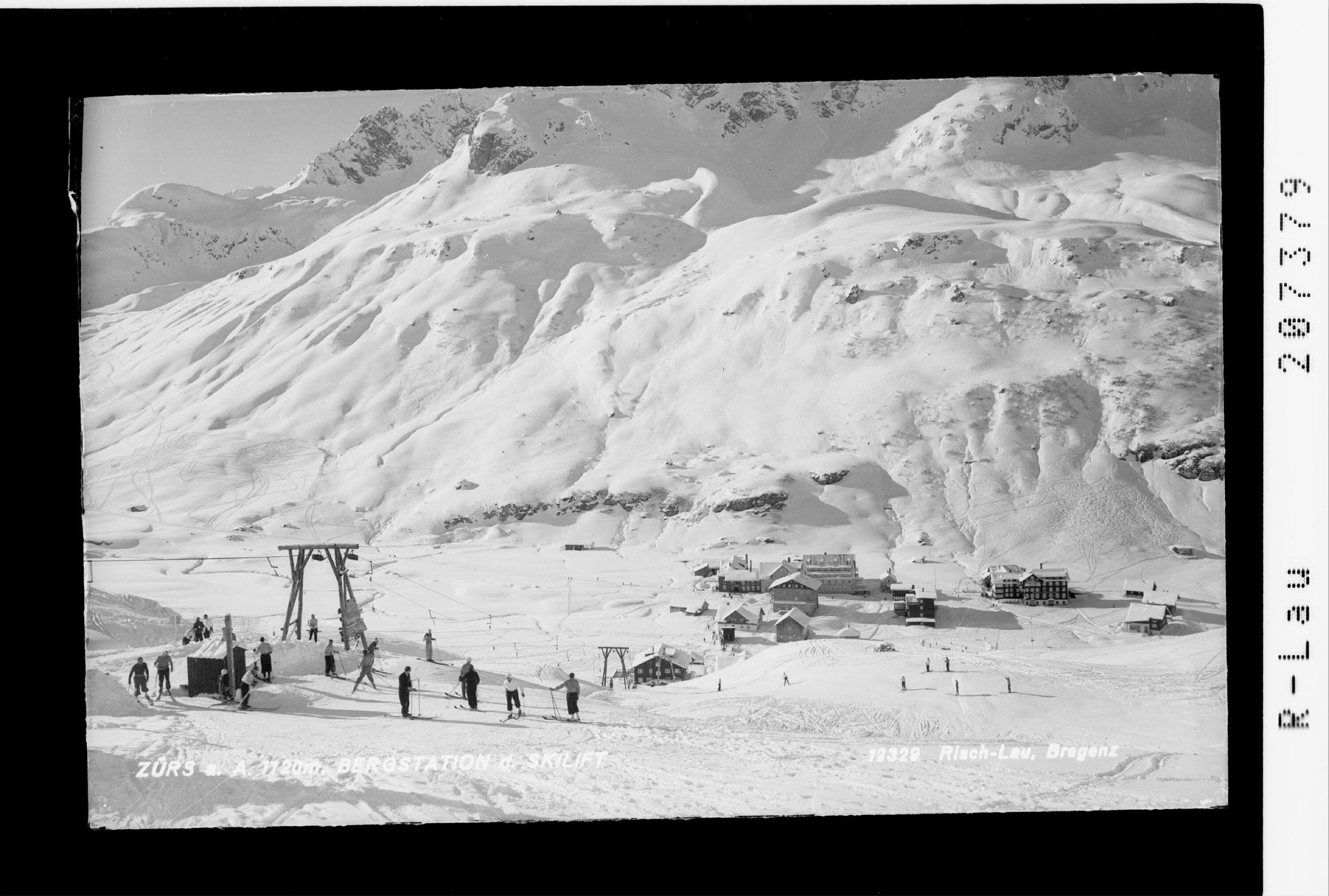 Zürs am Arlberg 1720 m / Bergstation des Skilift></div>


    <hr>
    <div class=