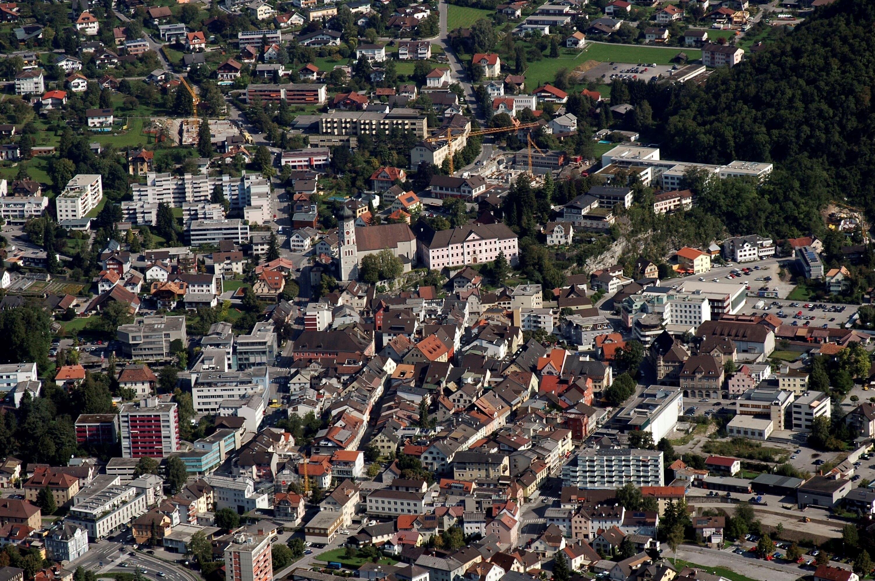 [Bludenz - Innenstadt, Kirche St. Laurentius]></div>


    <hr>
    <div class=