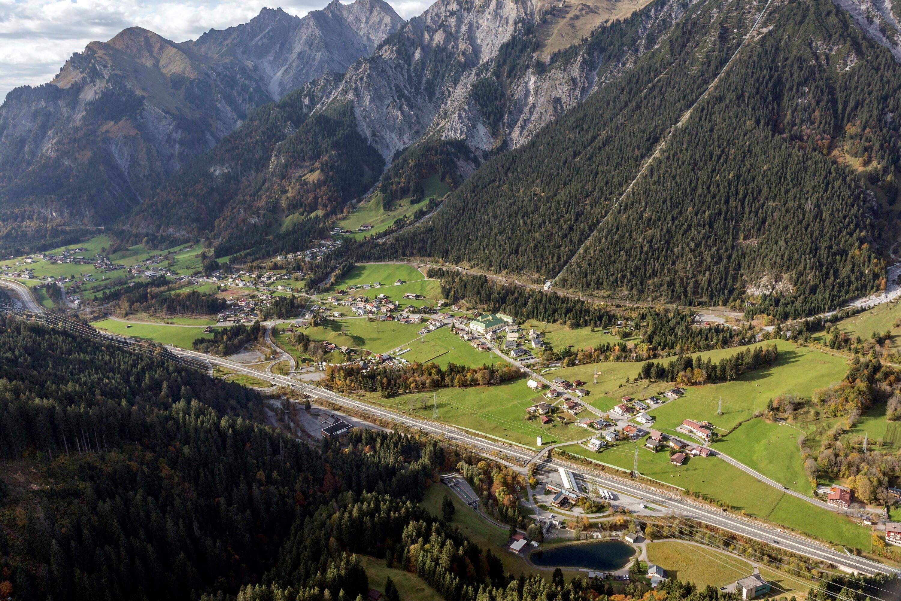 [Dalaas - Wald am Arlberg]></div>


    <hr>
    <div class=