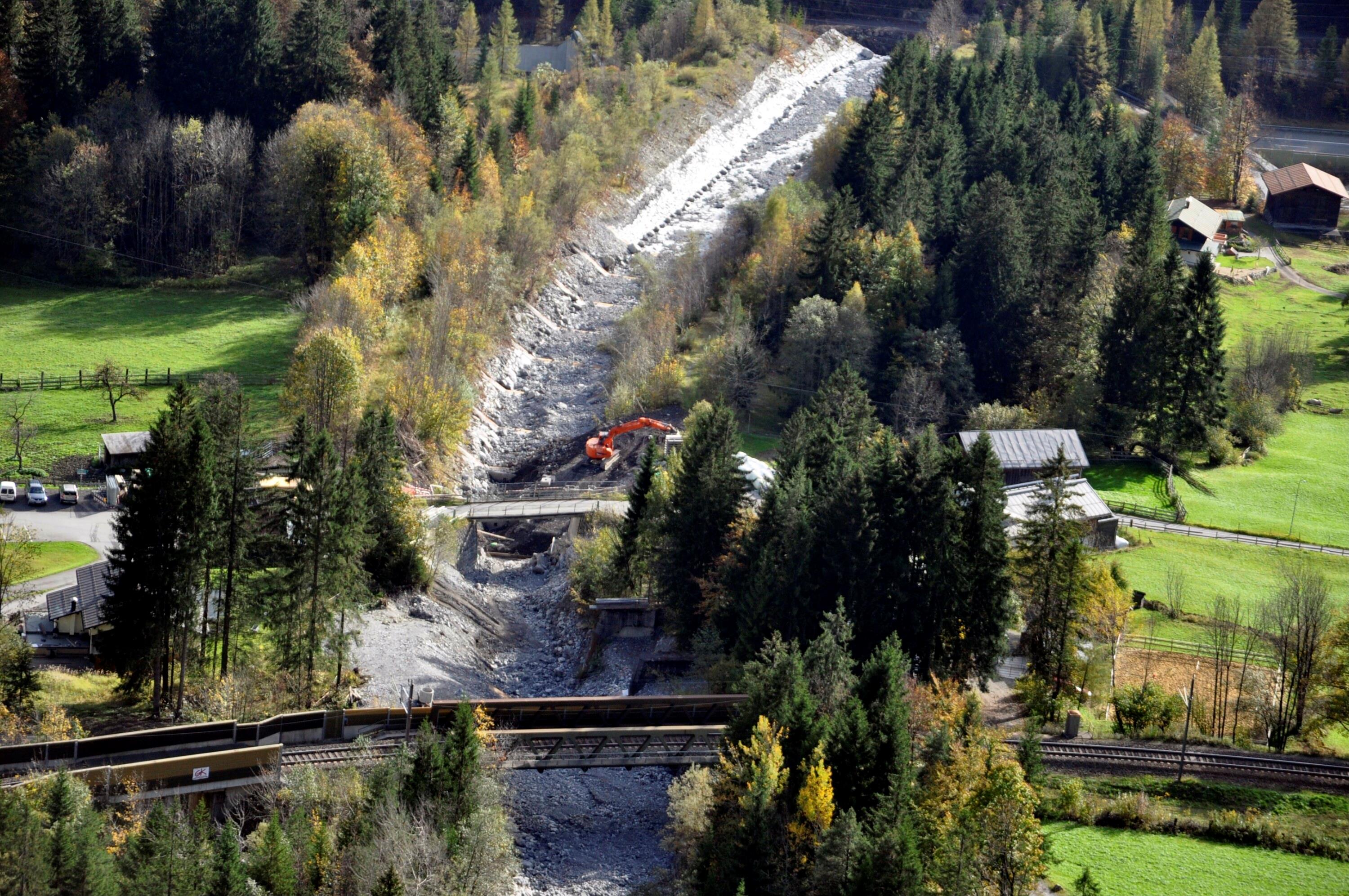 [Dalaas - Wald am Arlberg, Eisenbahnbrücke Stelzistobel]></div>


    <hr>
    <div class=