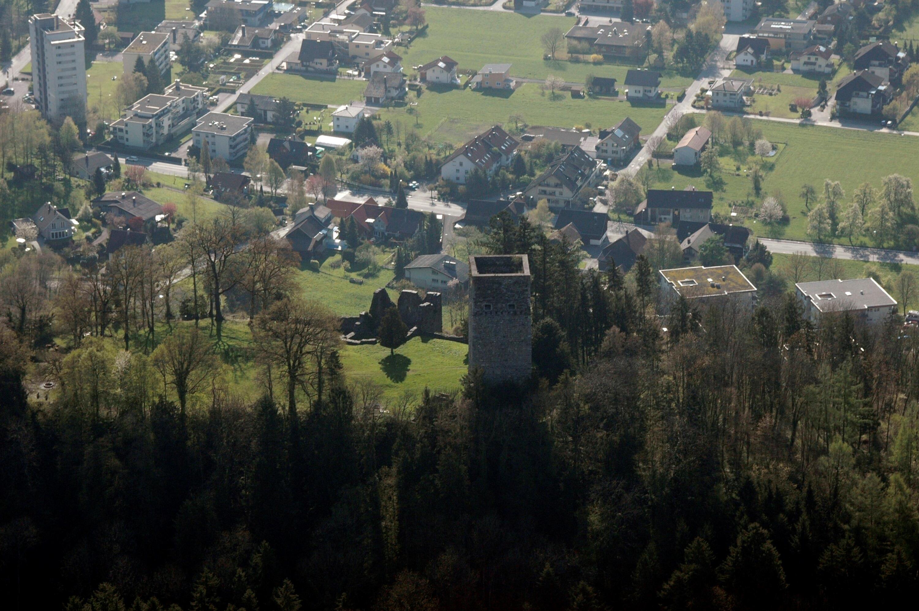 [Feldkirch-Tosters, Burg]></div>


    <hr>
    <div class=