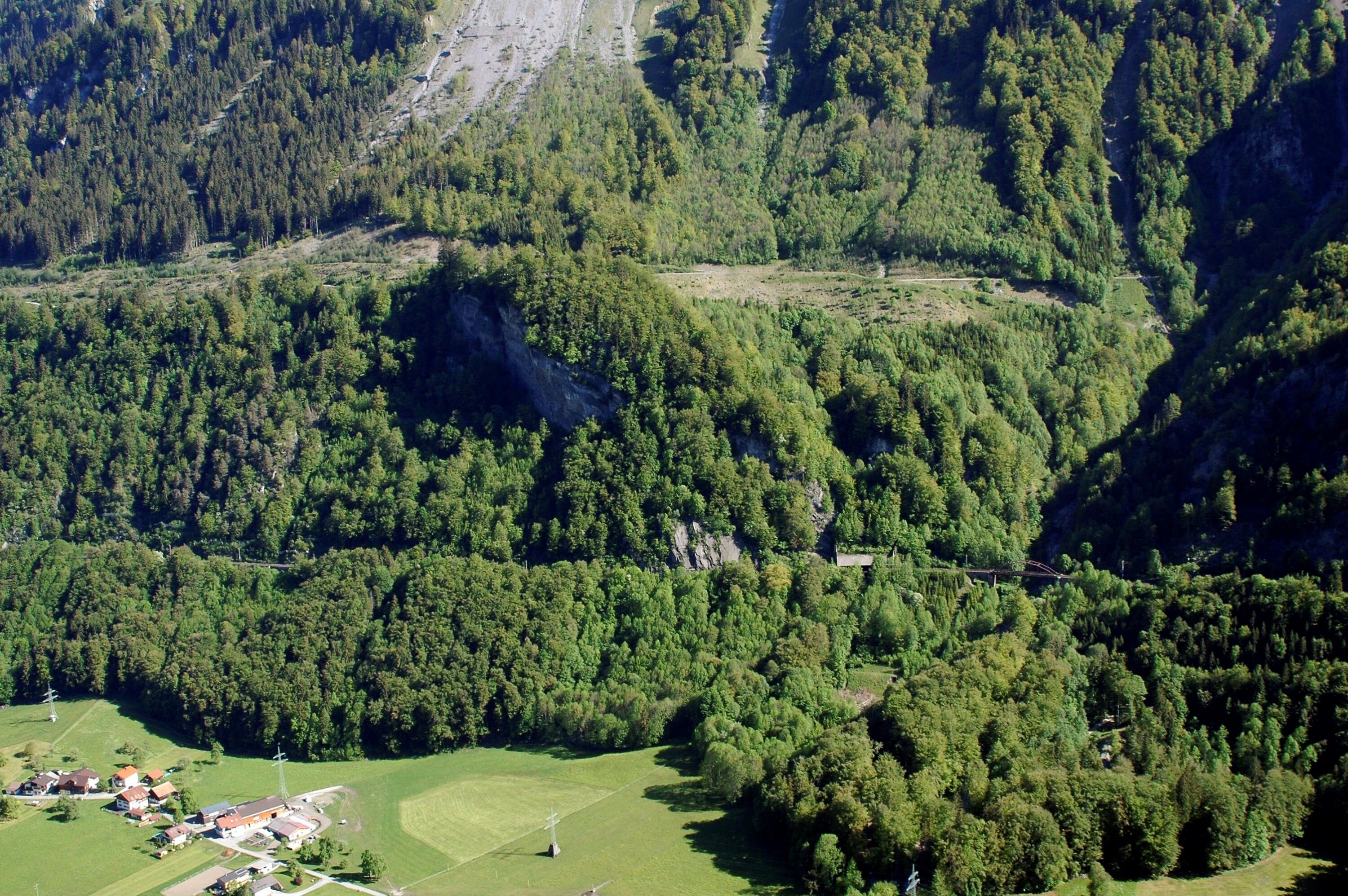 [Innerbraz - Arlbergbahn, Schanatobelbrücke]></div>


    <hr>
    <div class=