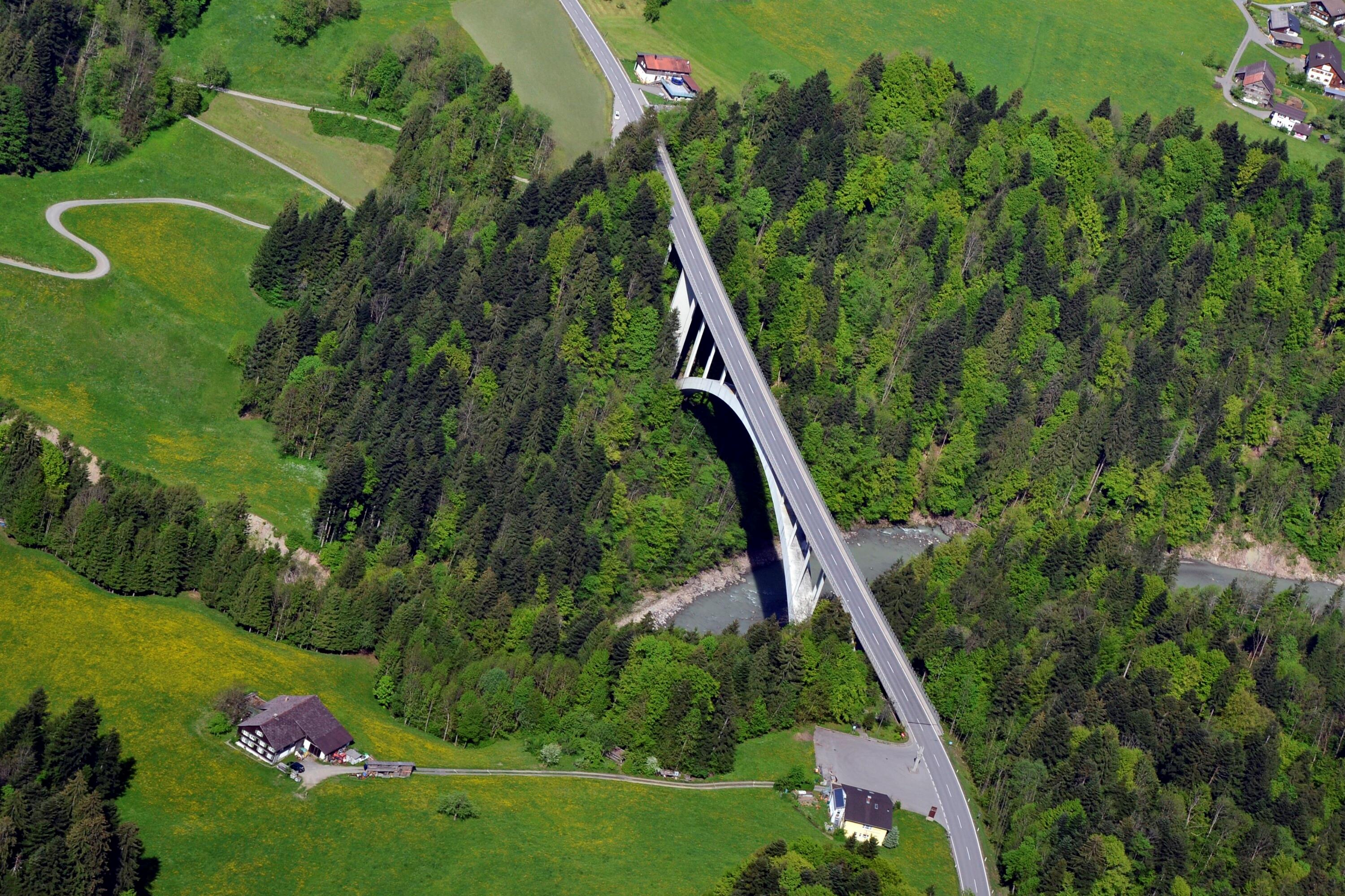 [Lingenau, Lingenauer Hochbrücke]></div>


    <hr>
    <div class=