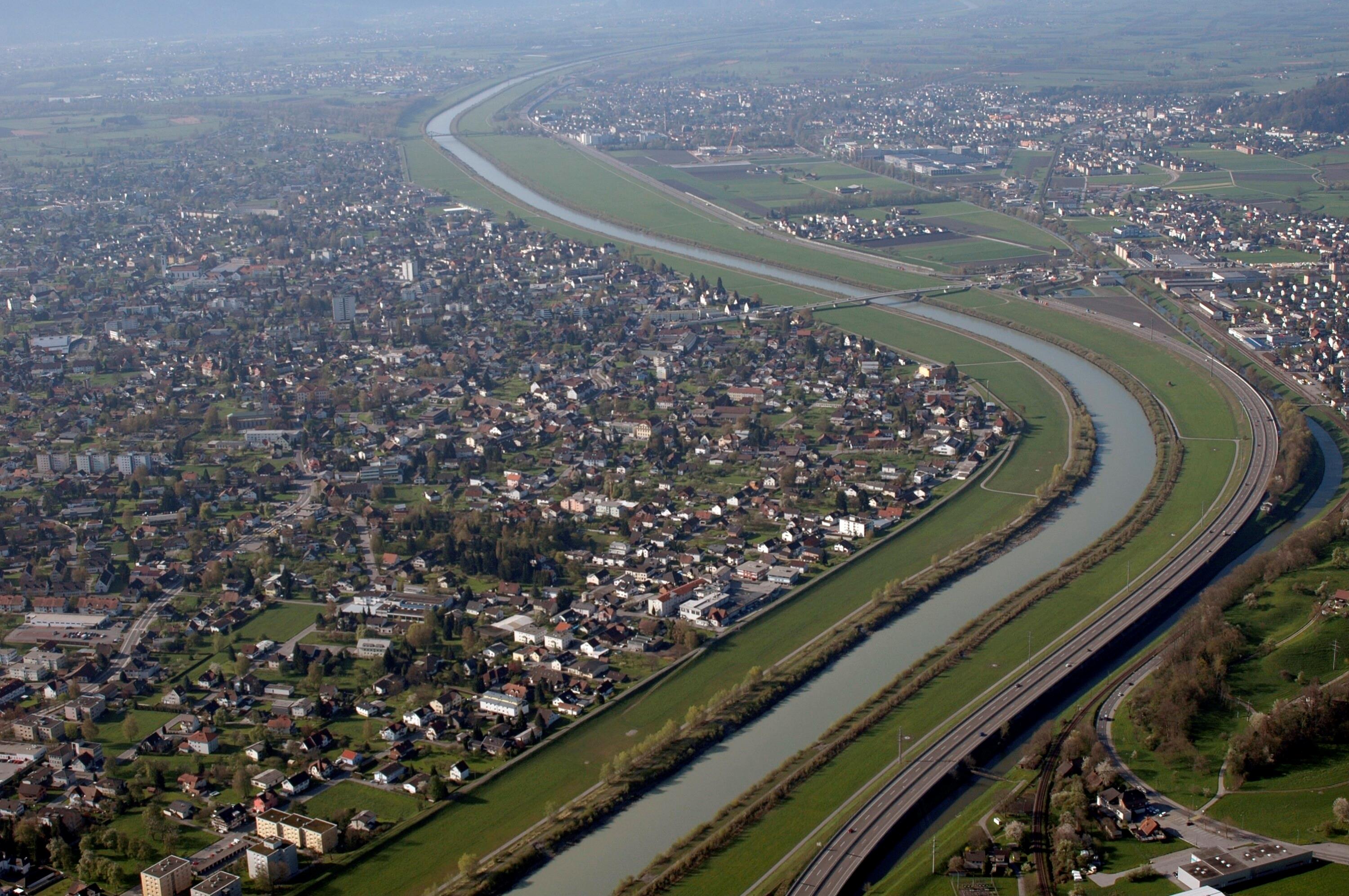 [Lustenau, Rhein]></div>


    <hr>
    <div class=