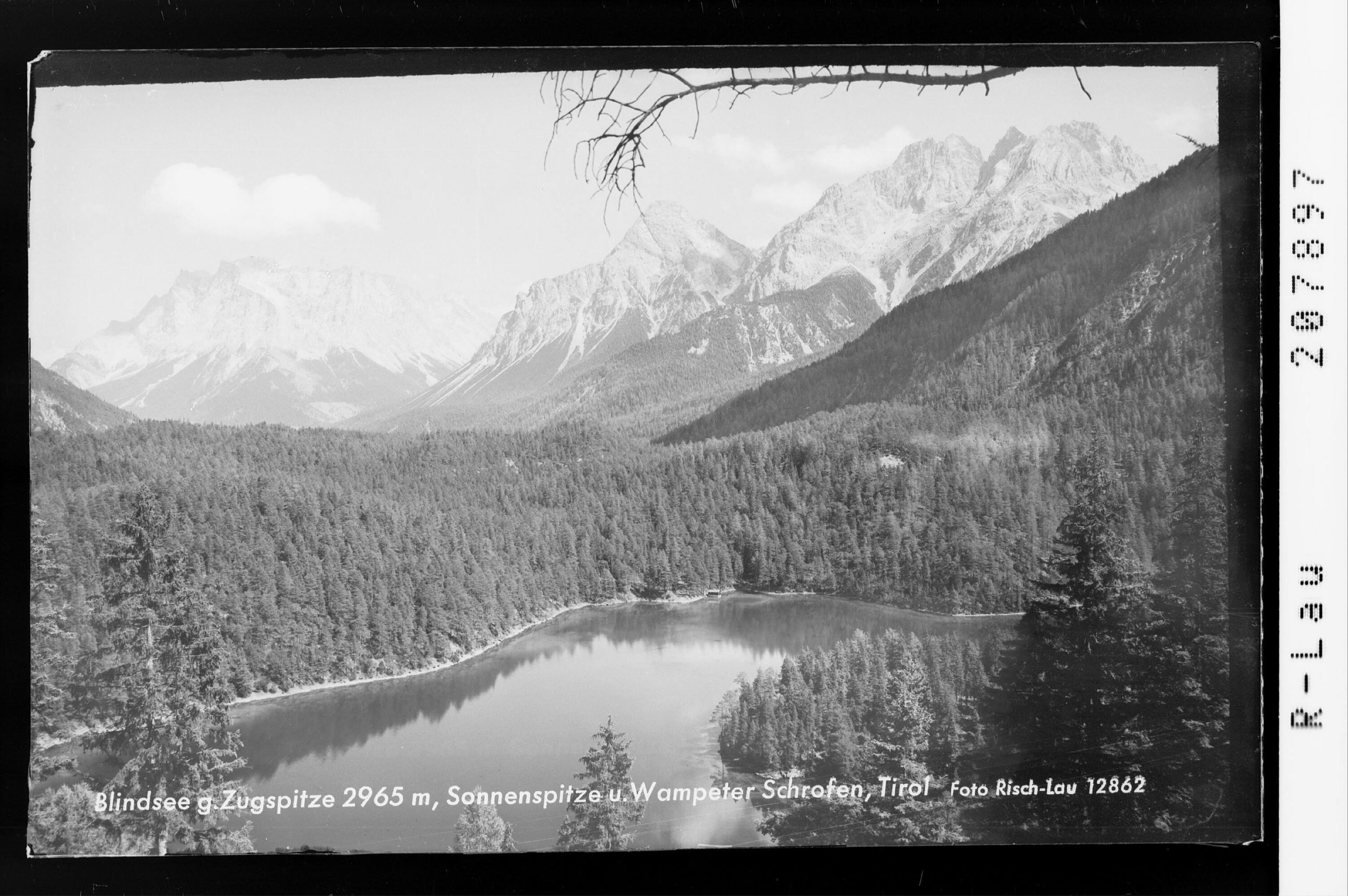 Blindsee gegen Zugspitze 2965 m / Sonnenspitze und Wampeter Schrofen / Tirol></div>


    <hr>
    <div class=