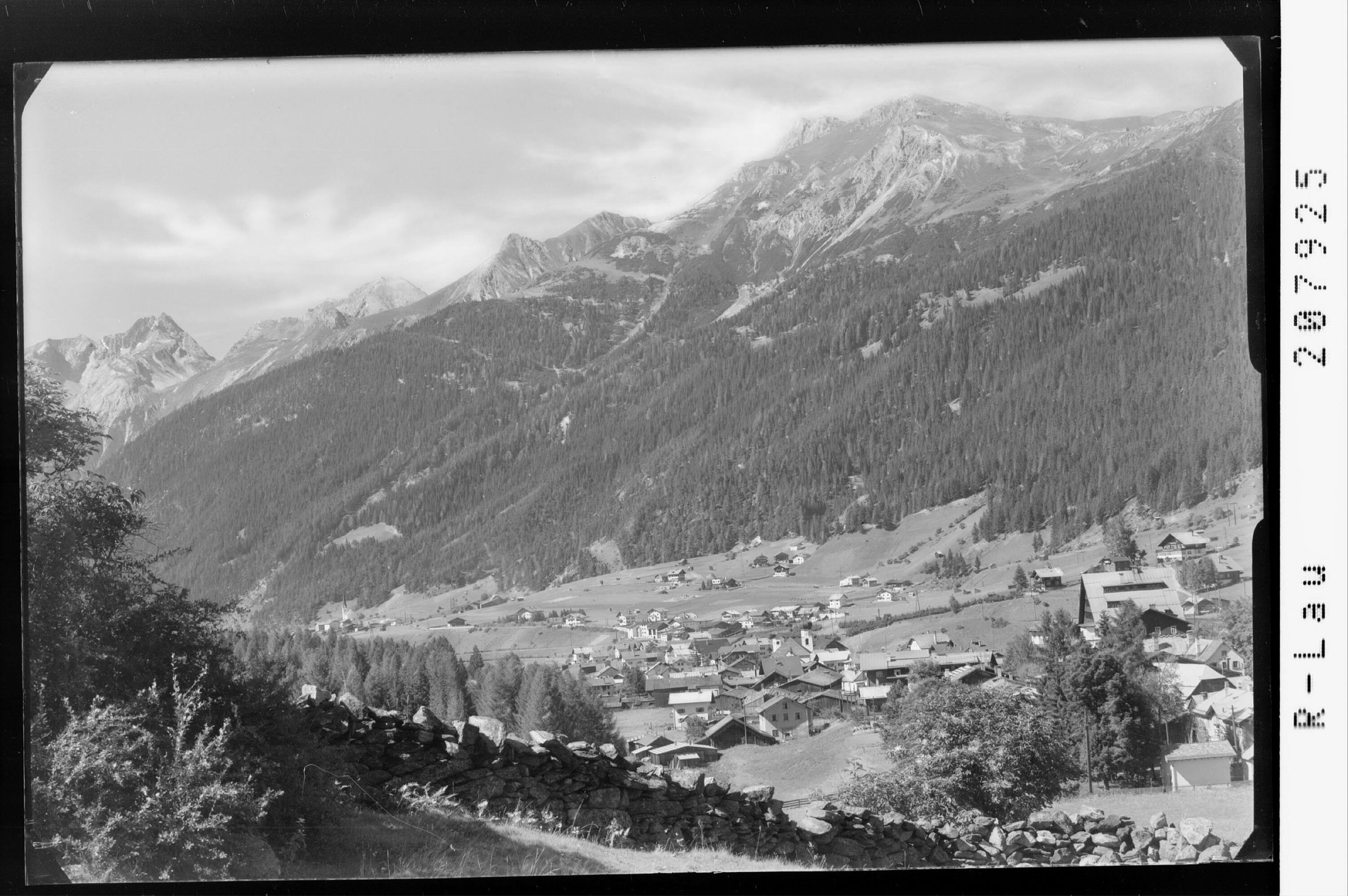 [St.Anton am Arlberg gegen Lechtaler Alpen]></div>


    <hr>
    <div class=