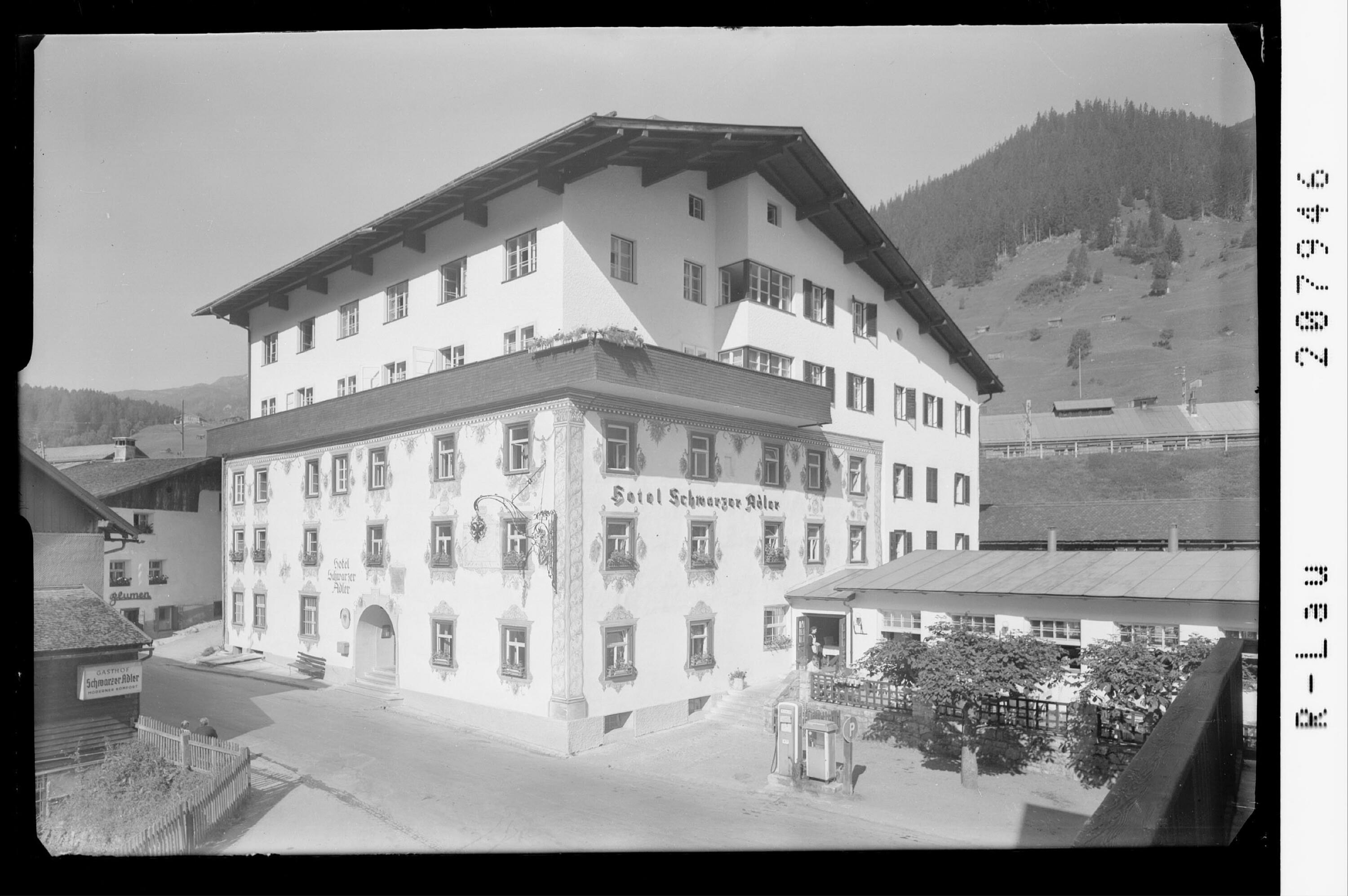 St.Anton am Arlberg 1300 m / Hotel Schwarzer Adler></div>


    <hr>
    <div class=