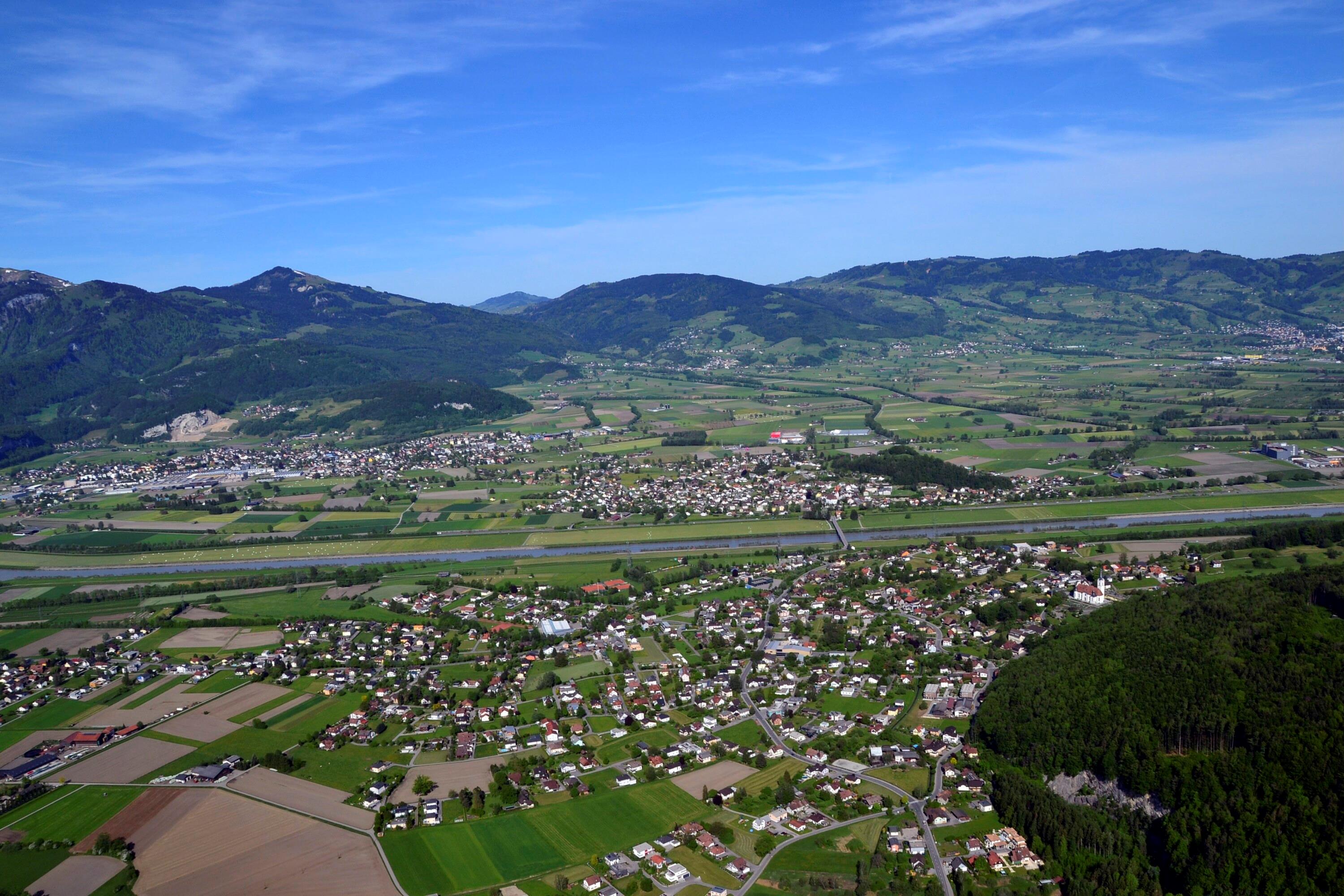 [Koblach - Rhein; Schweiz - St. Galler Rheintal]></div>


    <hr>
    <div class=