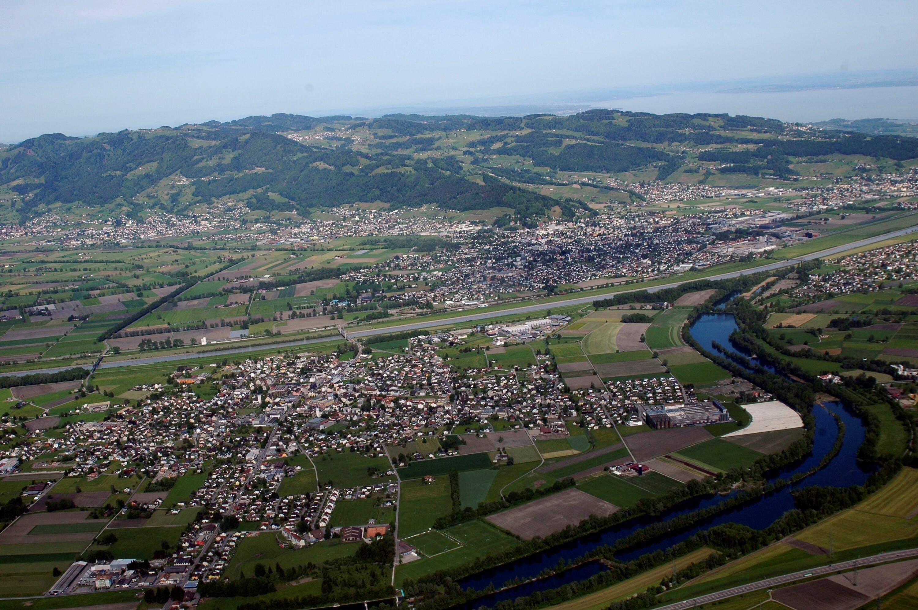 [Schweiz - Diepoldsau, Alter Rhein, Rheinauen; Widnau; St. Galler Rheintal]></div>


    <hr>
    <div class=