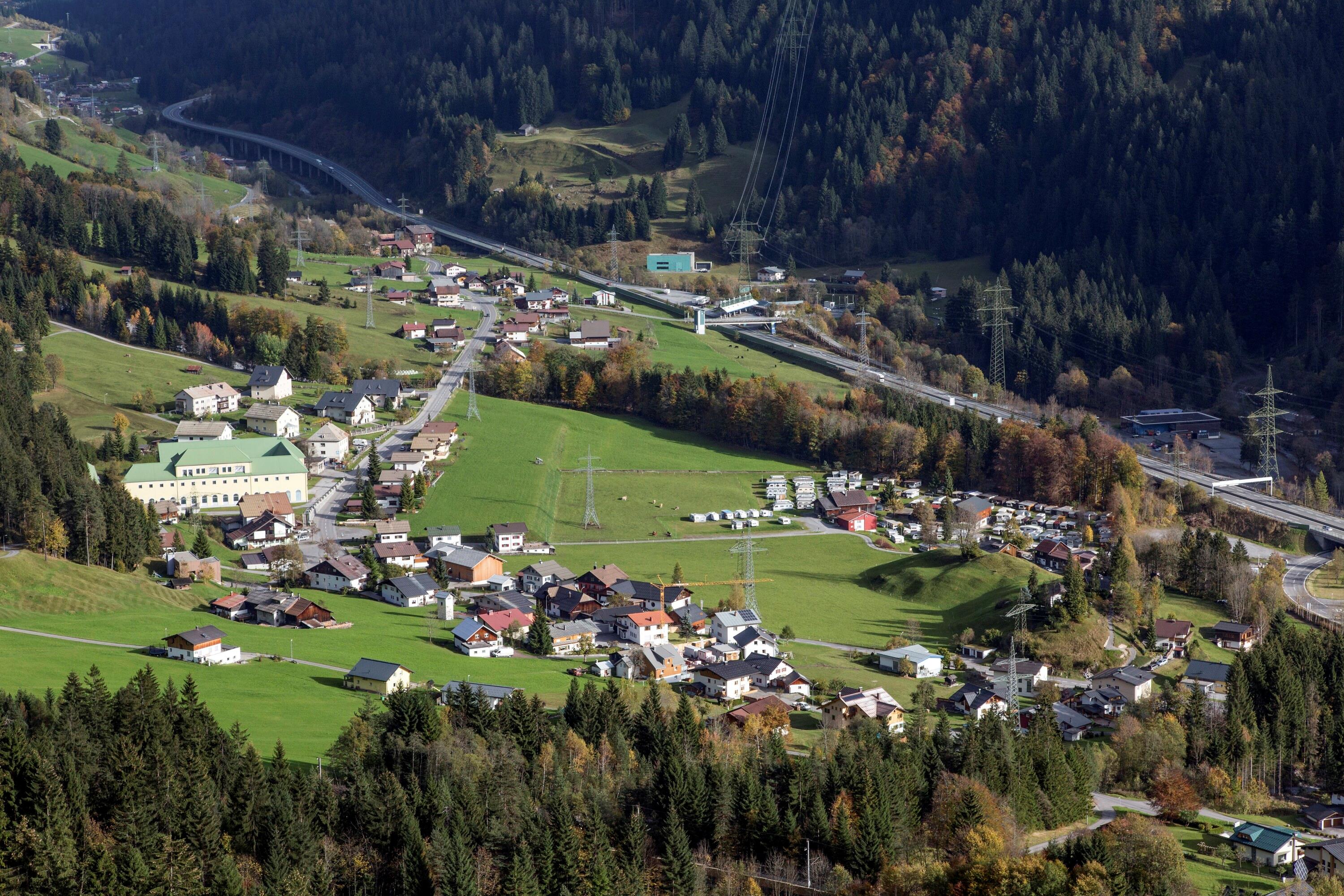 [Dalaas - Wald am Arlberg, Innerwald, Kraftwerk Spullersee]></div>


    <hr>
    <div class=