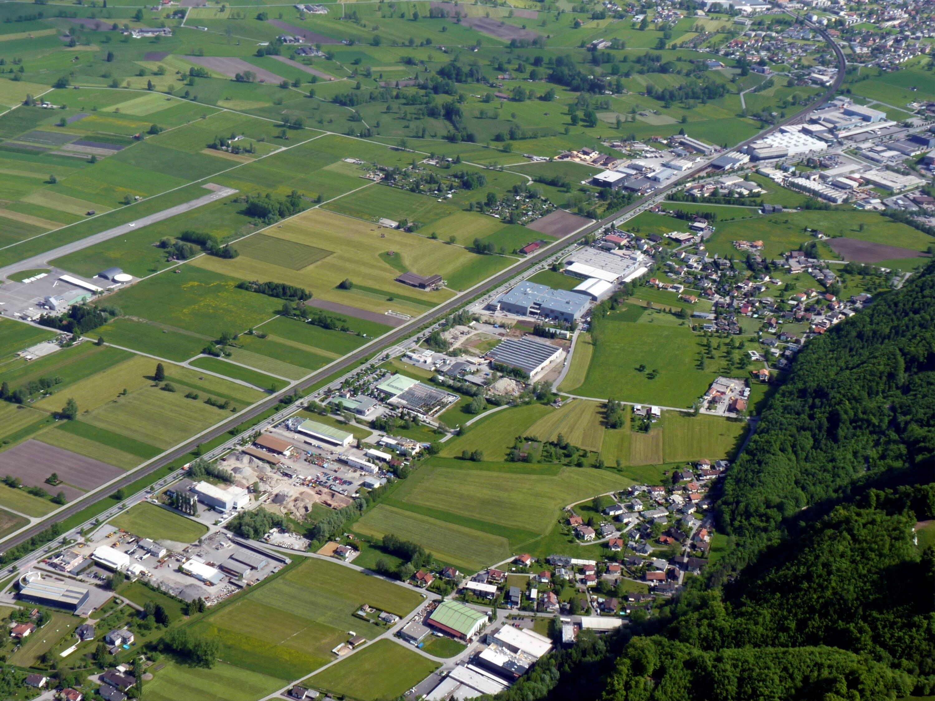 [Hohenems - Gewerbegebiet, Hohenems - Flugplatz, Dornbirn - Hatlerdorf - Gewerbegebiet]></div>


    <hr>
    <div class=