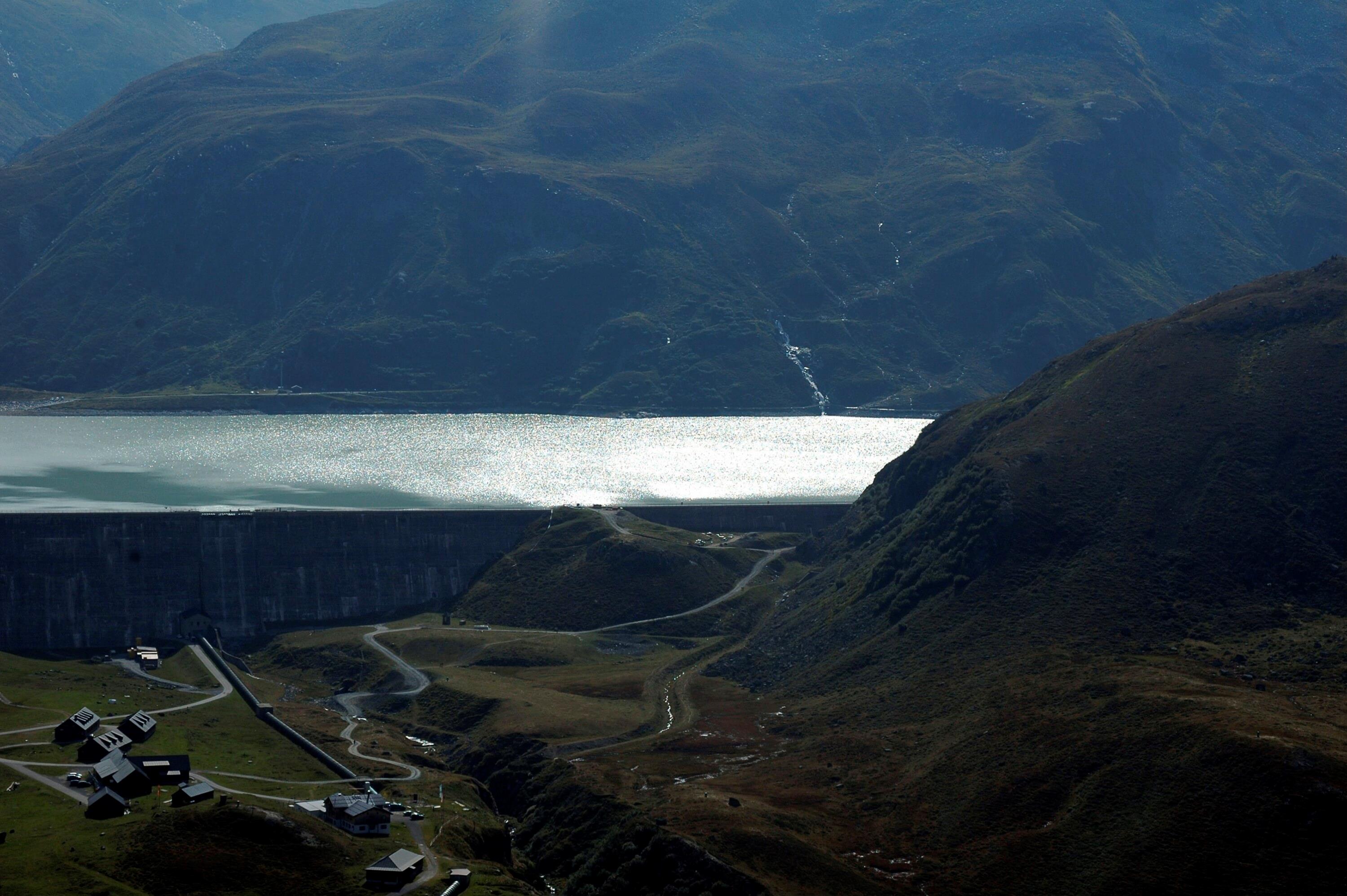 [Gaschurn - Silvretta Stausee, Silvrettadorf, Madlenerhaus]></div>


    <hr>
    <div class=