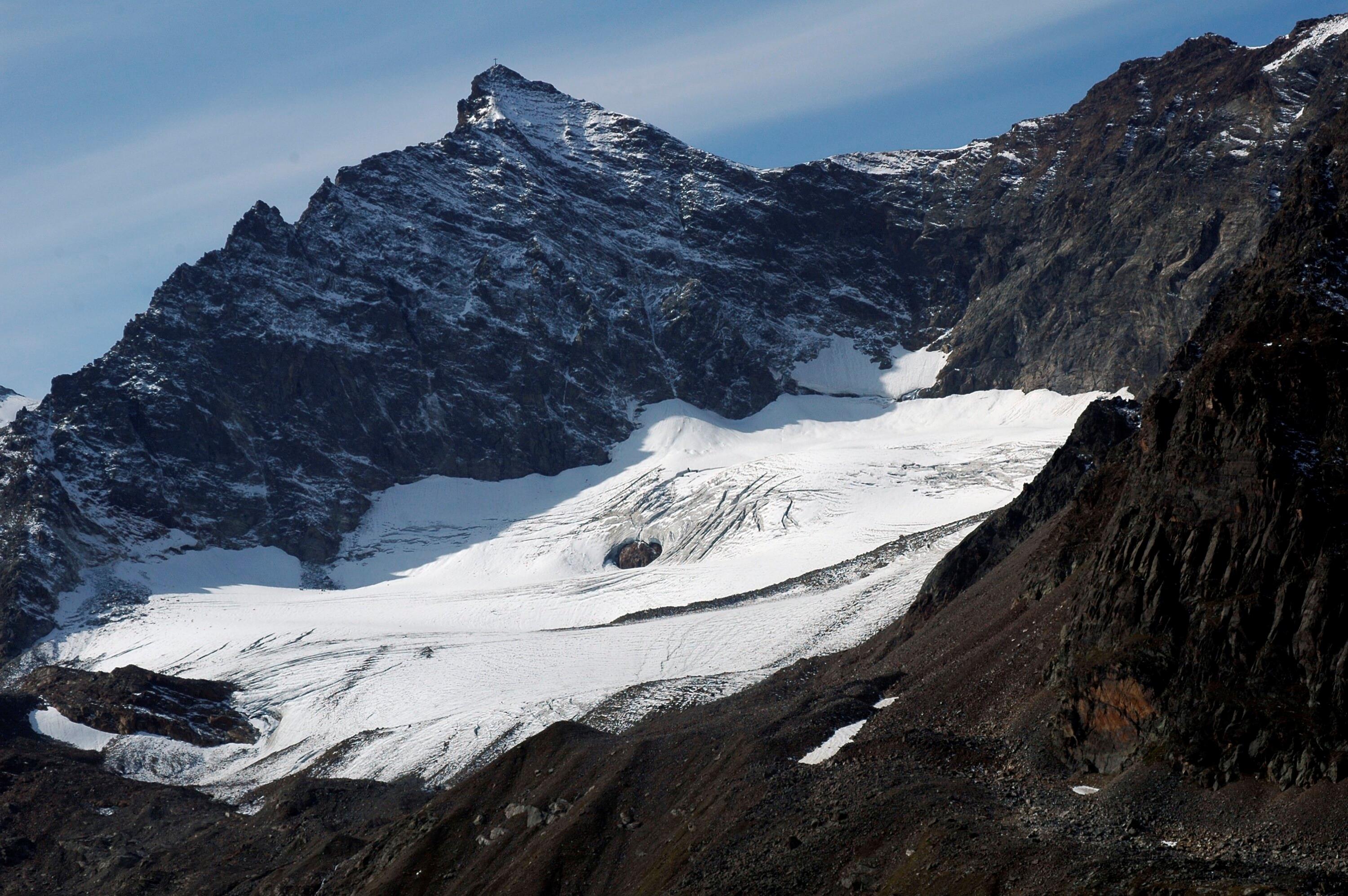 [Gaschurn - Silvrettahorn, Schneeglockengletscher]></div>


    <hr>
    <div class=