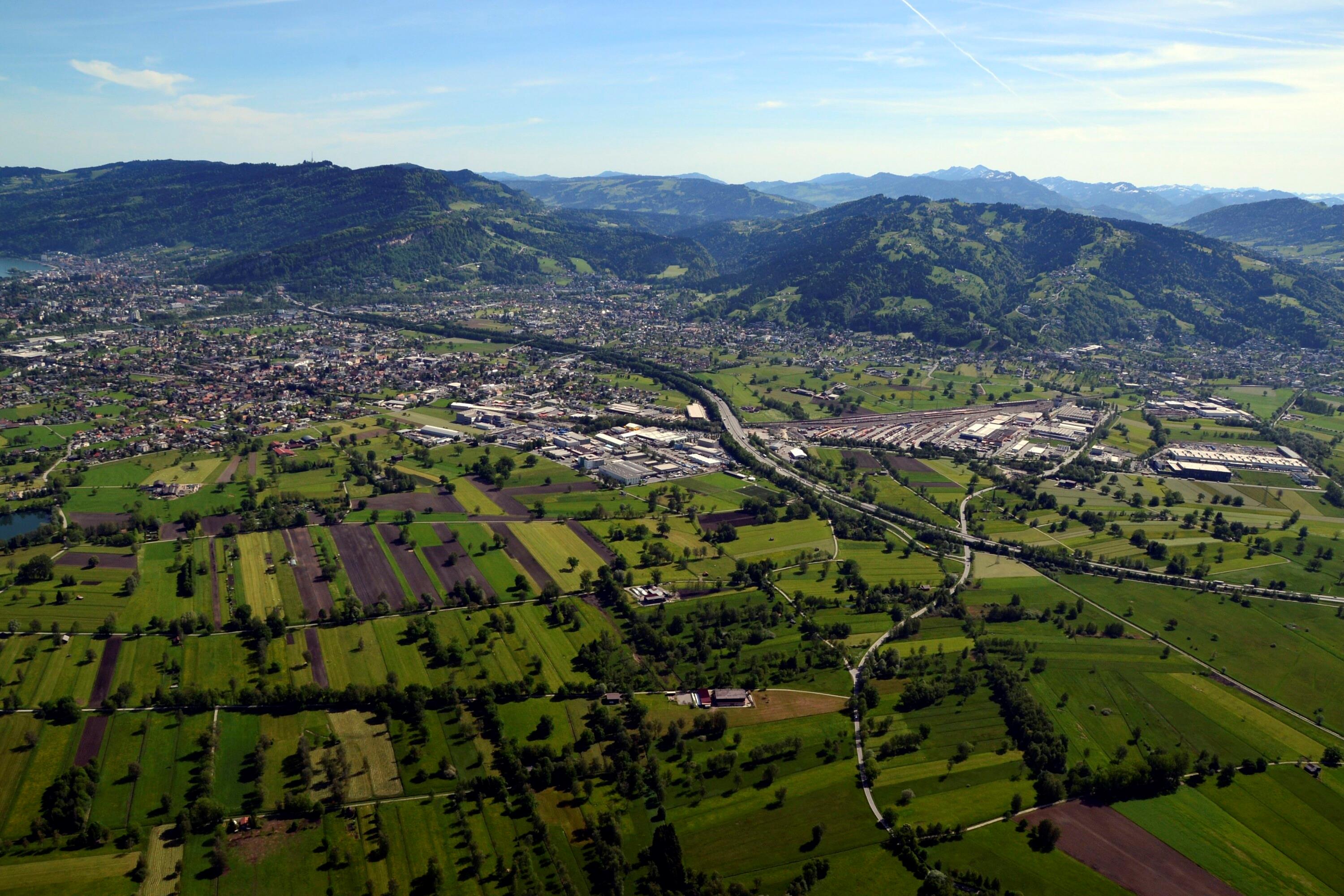 [Lauterach - Gewerbegebiet, Wolfurt - Güterbahnhof]></div>


    <hr>
    <div class=