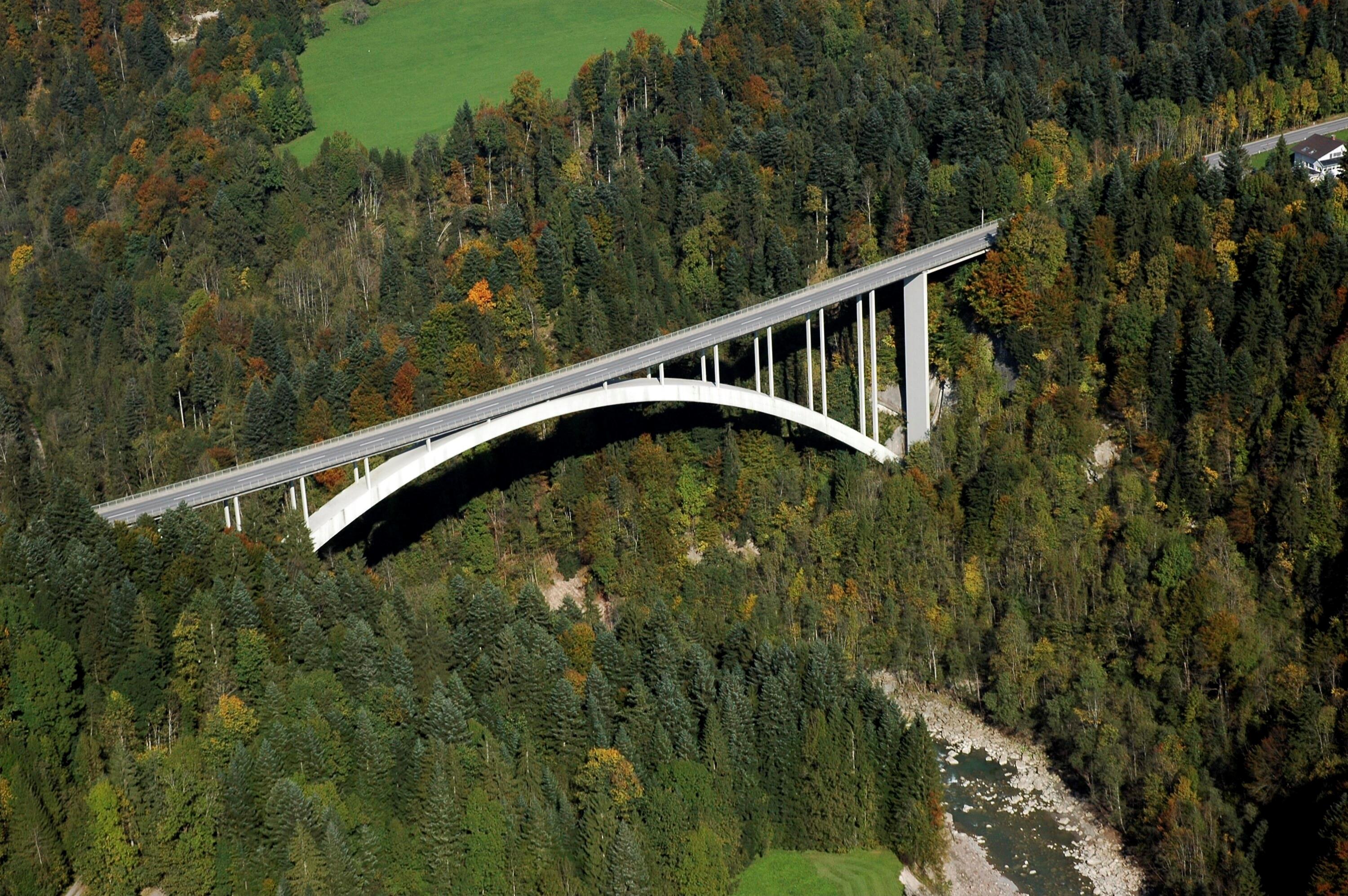 [Lingenau, Lingenauer Hochbrücke]></div>


    <hr>
    <div class=