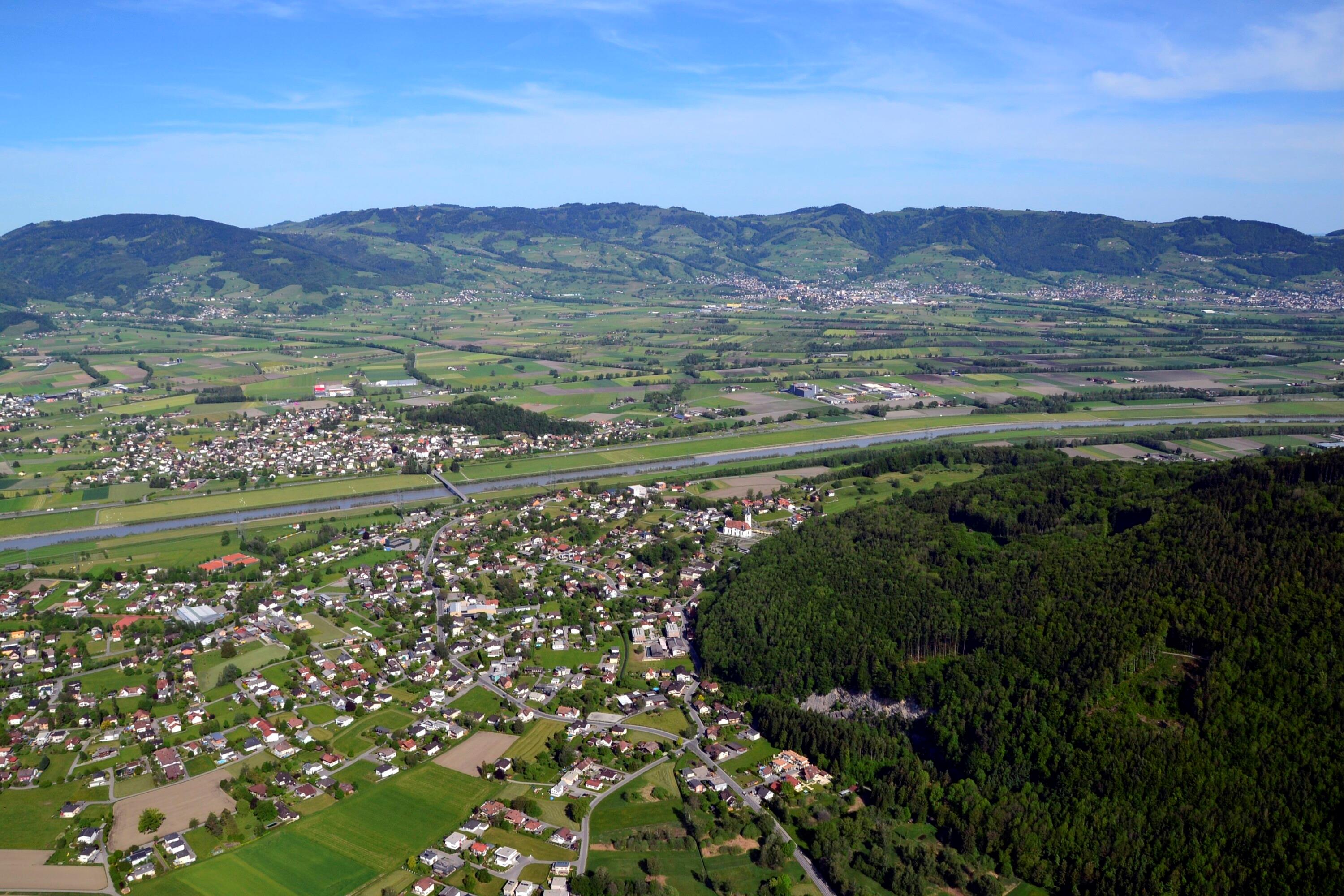[Koblach - Kummaberg; Schweiz - St. Galler Rheintal]></div>


    <hr>
    <div class=