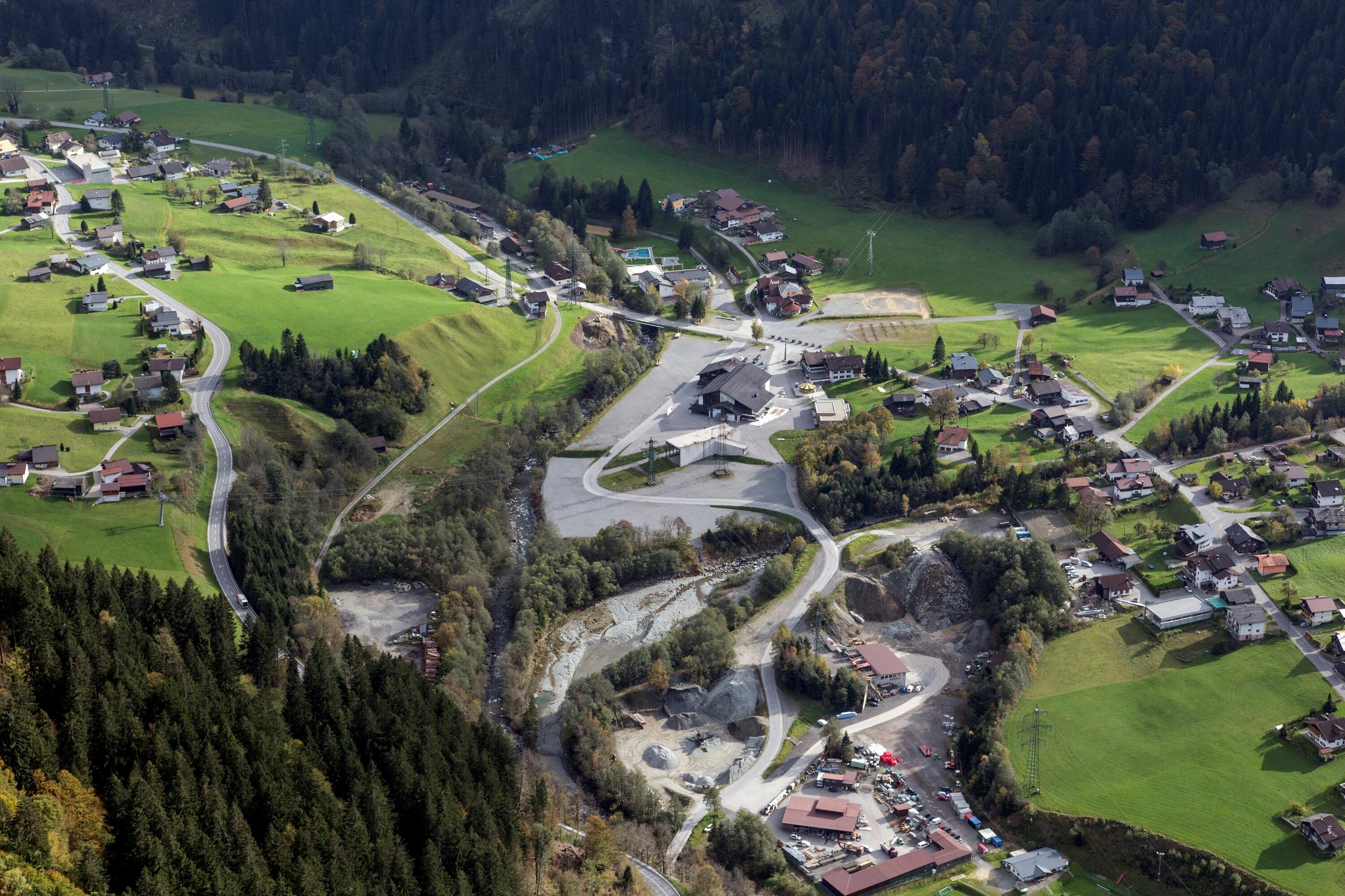 [St. Gallenkirch - Ill, Suggadinbach, Talstation Valiserabahn, Fa. Transporte Tschofen]></div>


    <hr>
    <div class=