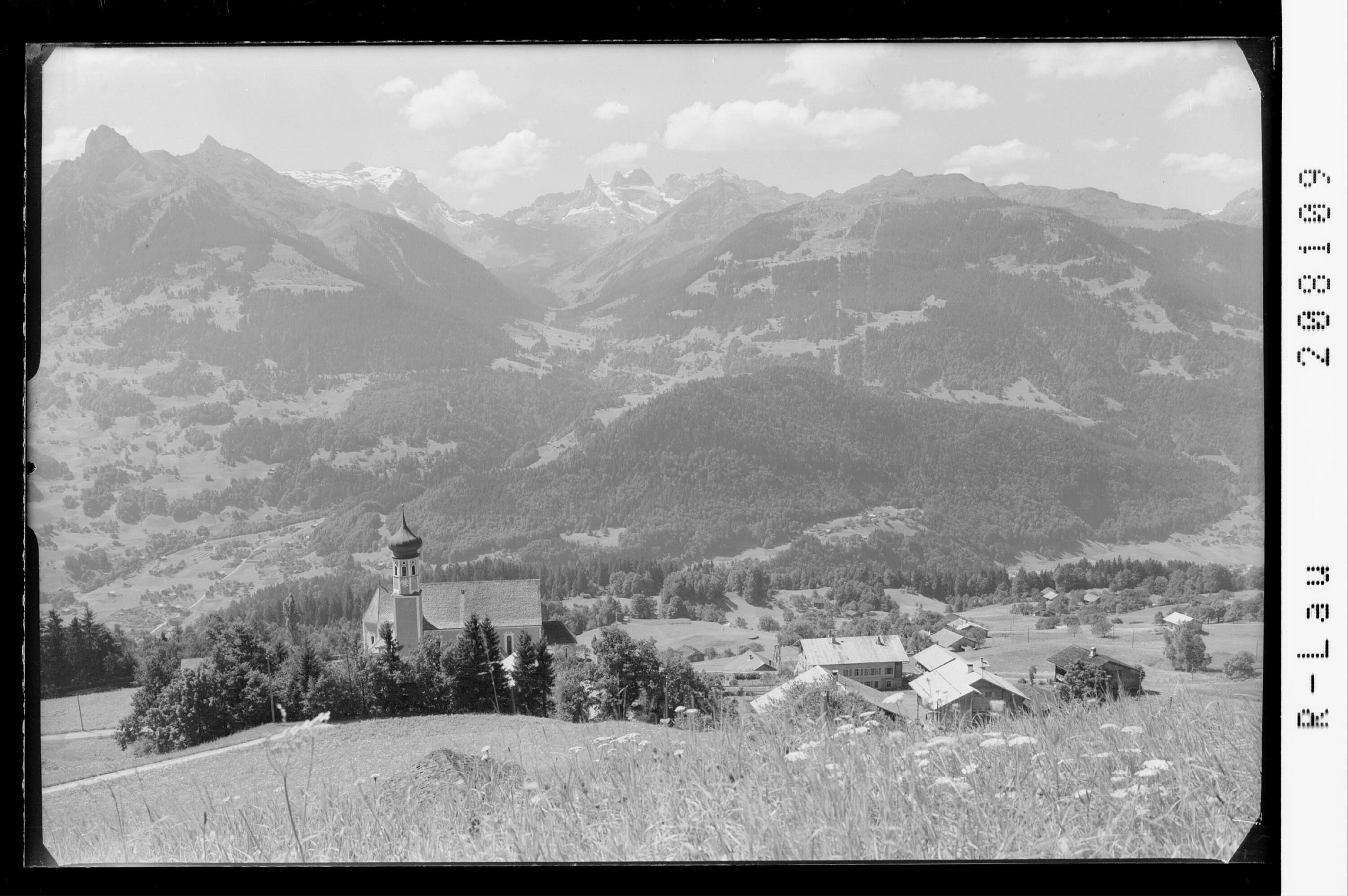 [Bartholomäberg mit Blick in den Rhätikon]></div>


    <hr>
    <div class=