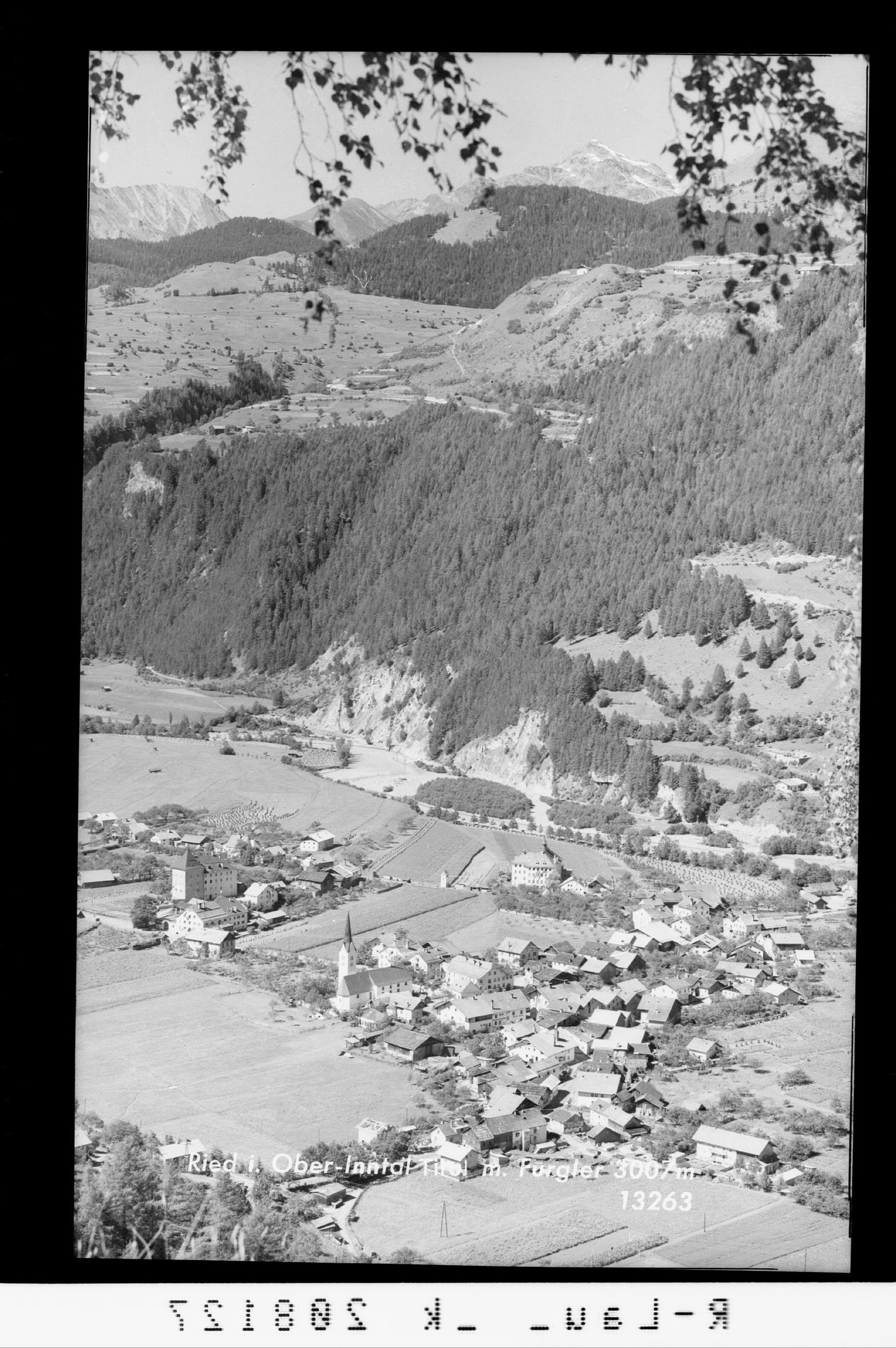 Ried im Oberinntal / Tirol mit Furgler 3007 m></div>


    <hr>
    <div class=