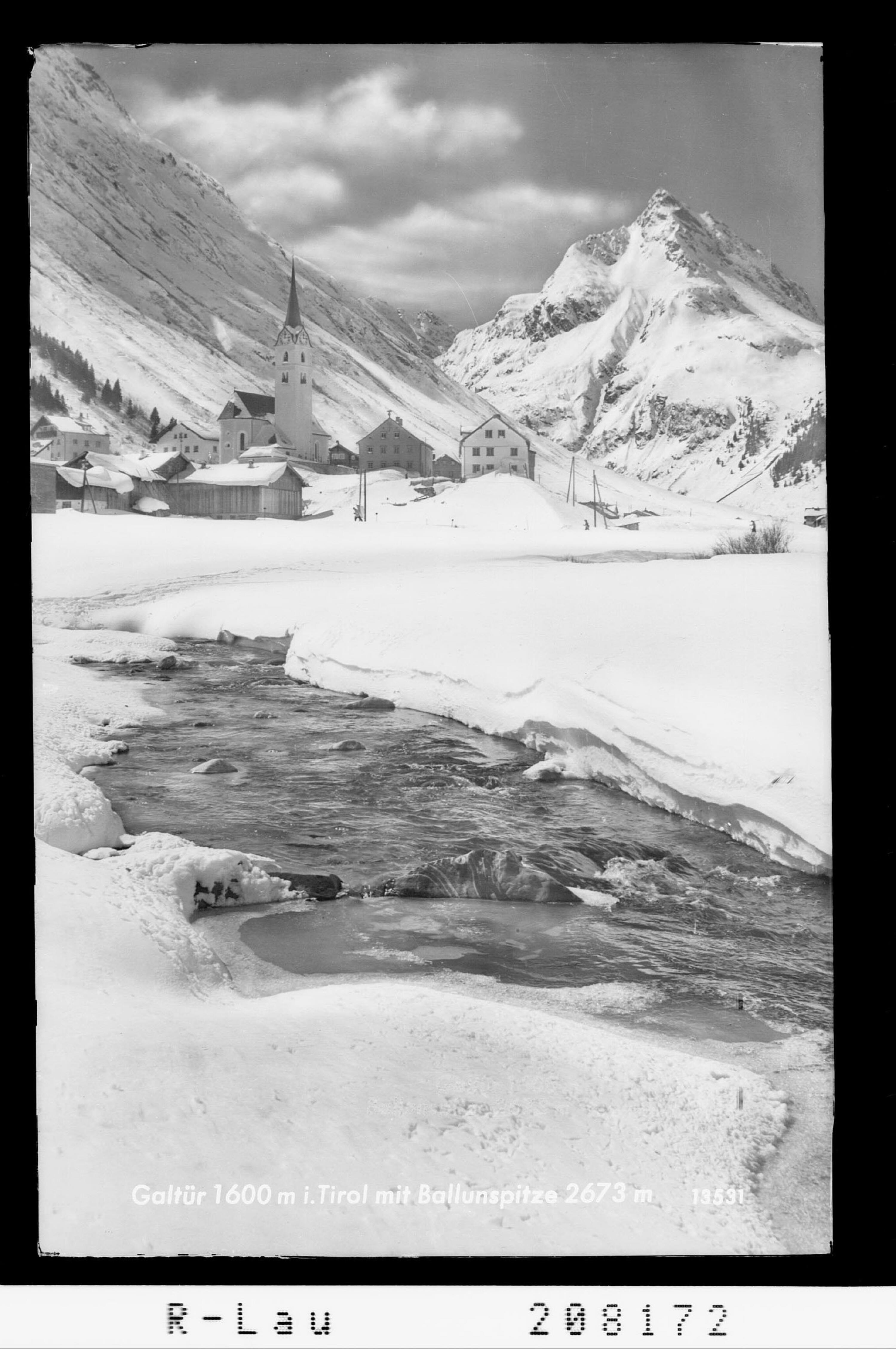 Galtür 1600 m in Tirol mit Ballunspitze 2673 m></div>


    <hr>
    <div class=