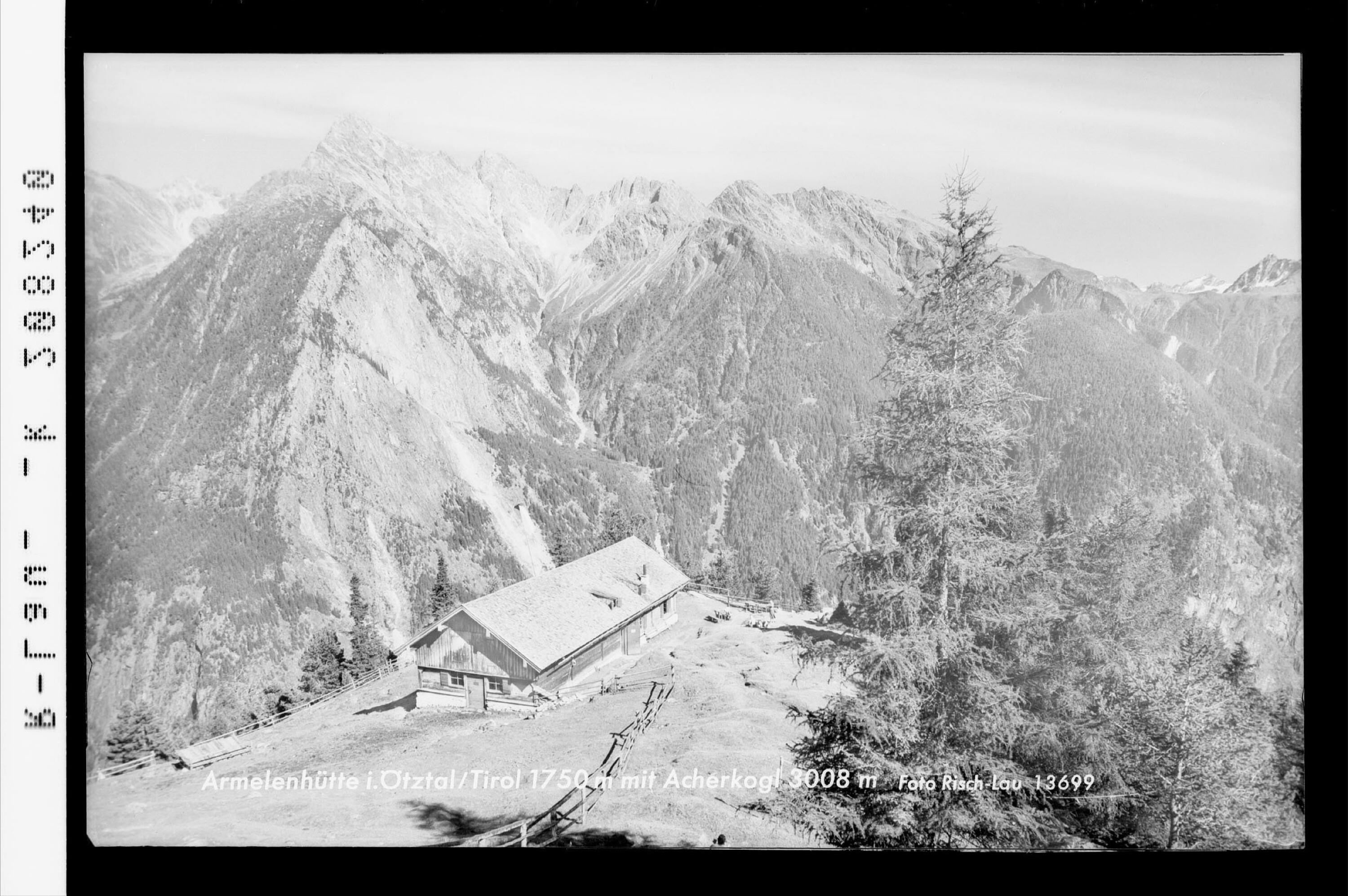 Armelenhütte 1750 m im Ötztal / Tirol mit Acherkogl 3008 m></div>


    <hr>
    <div class=