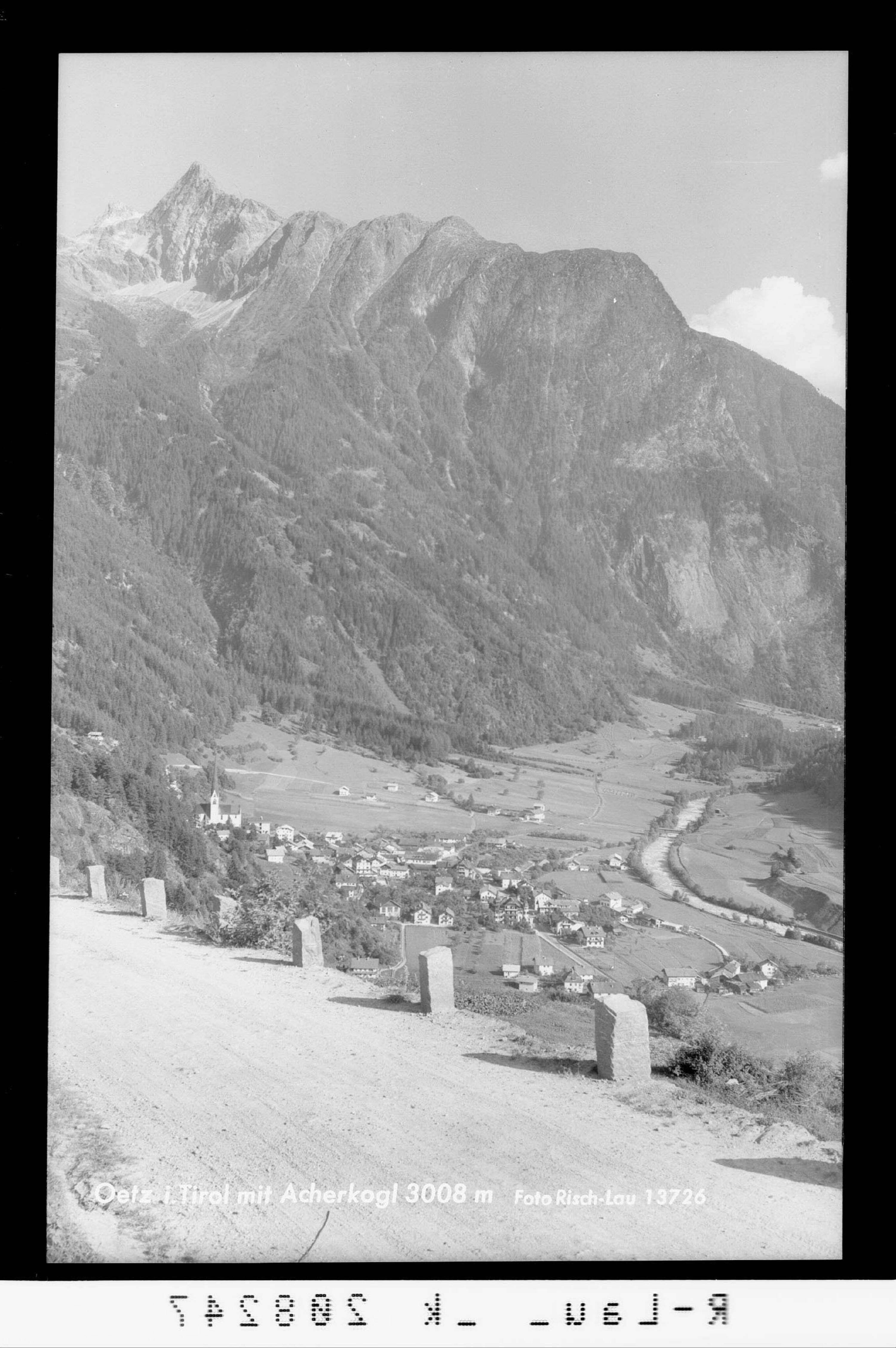 Ötz in Tirol mit Acherkogel 3008 m></div>


    <hr>
    <div class=