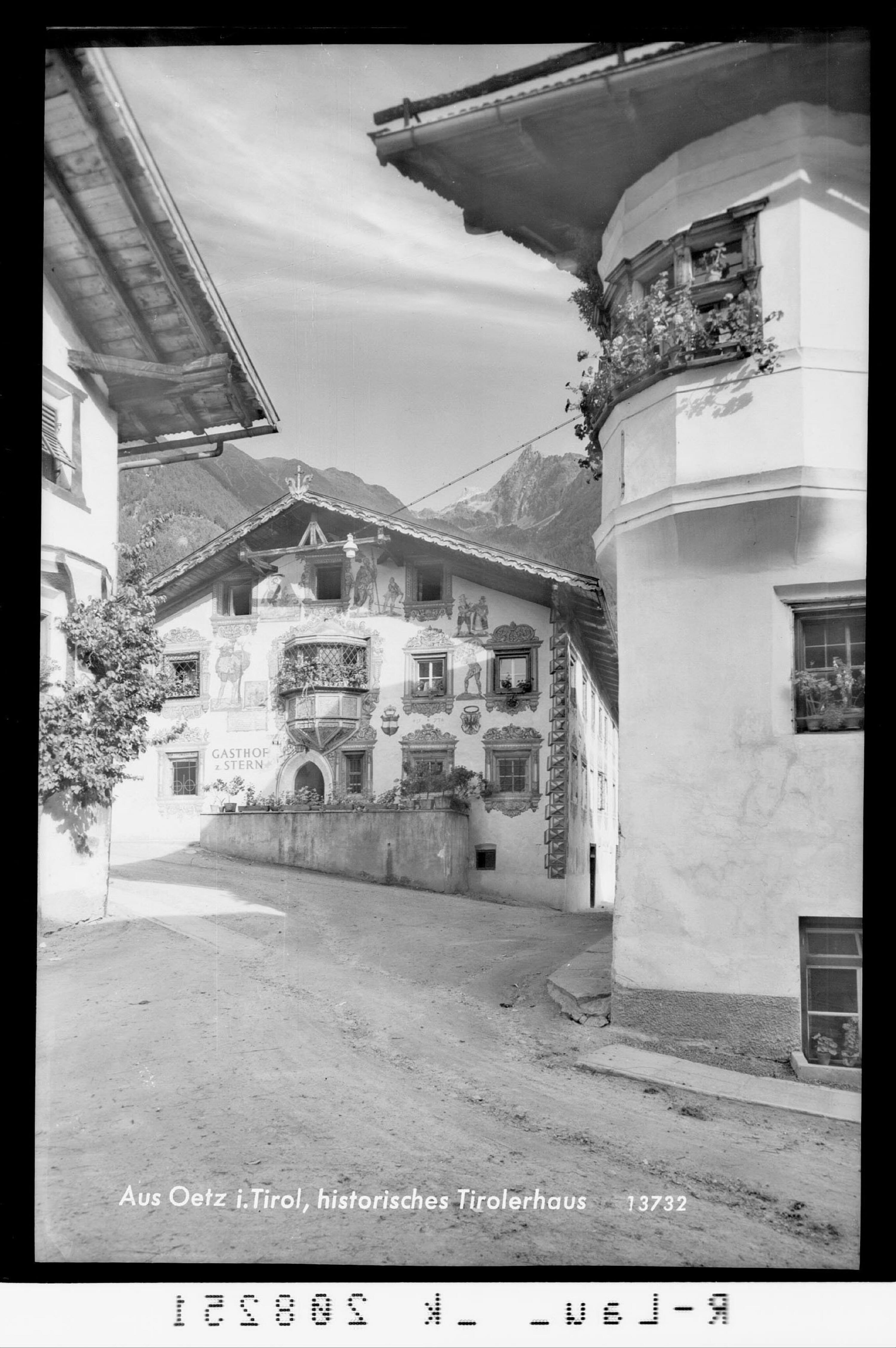Aus Ötz in Tirol / historisches Tirolerhaus></div>


    <hr>
    <div class=