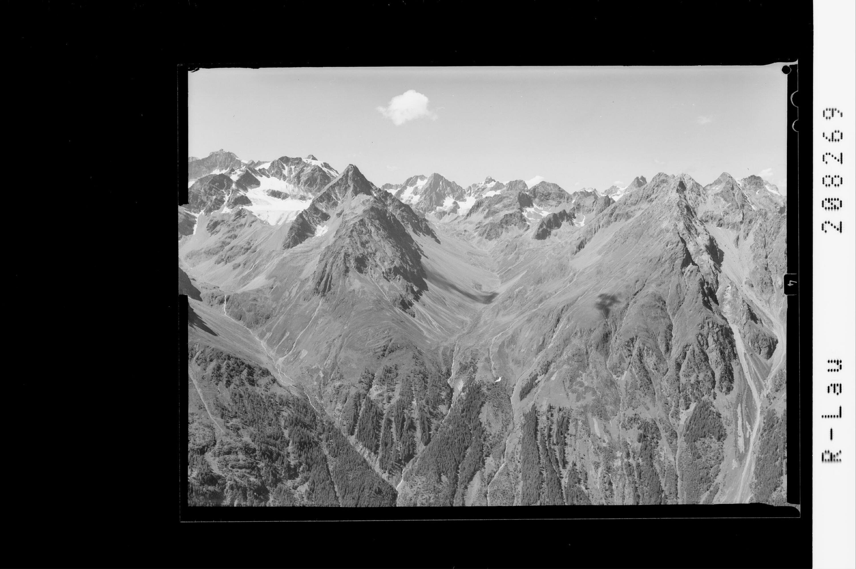 Blick vom Gamskogl 2815 m / Ötztal in Tirol></div>


    <hr>
    <div class=