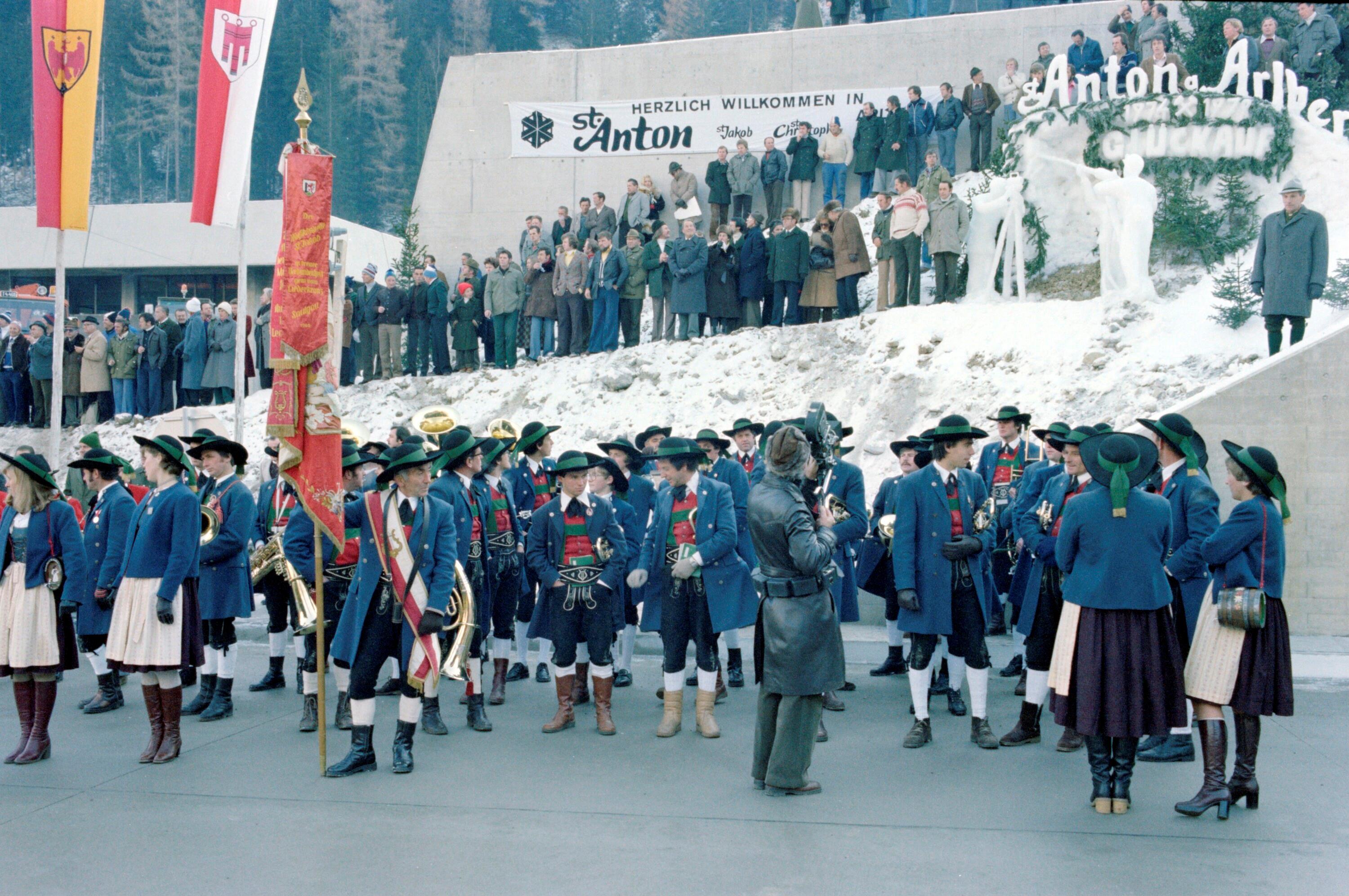 Arlbergtunnel - Eröffnung in St. Anton im Tirol></div>


    <hr>
    <div class=