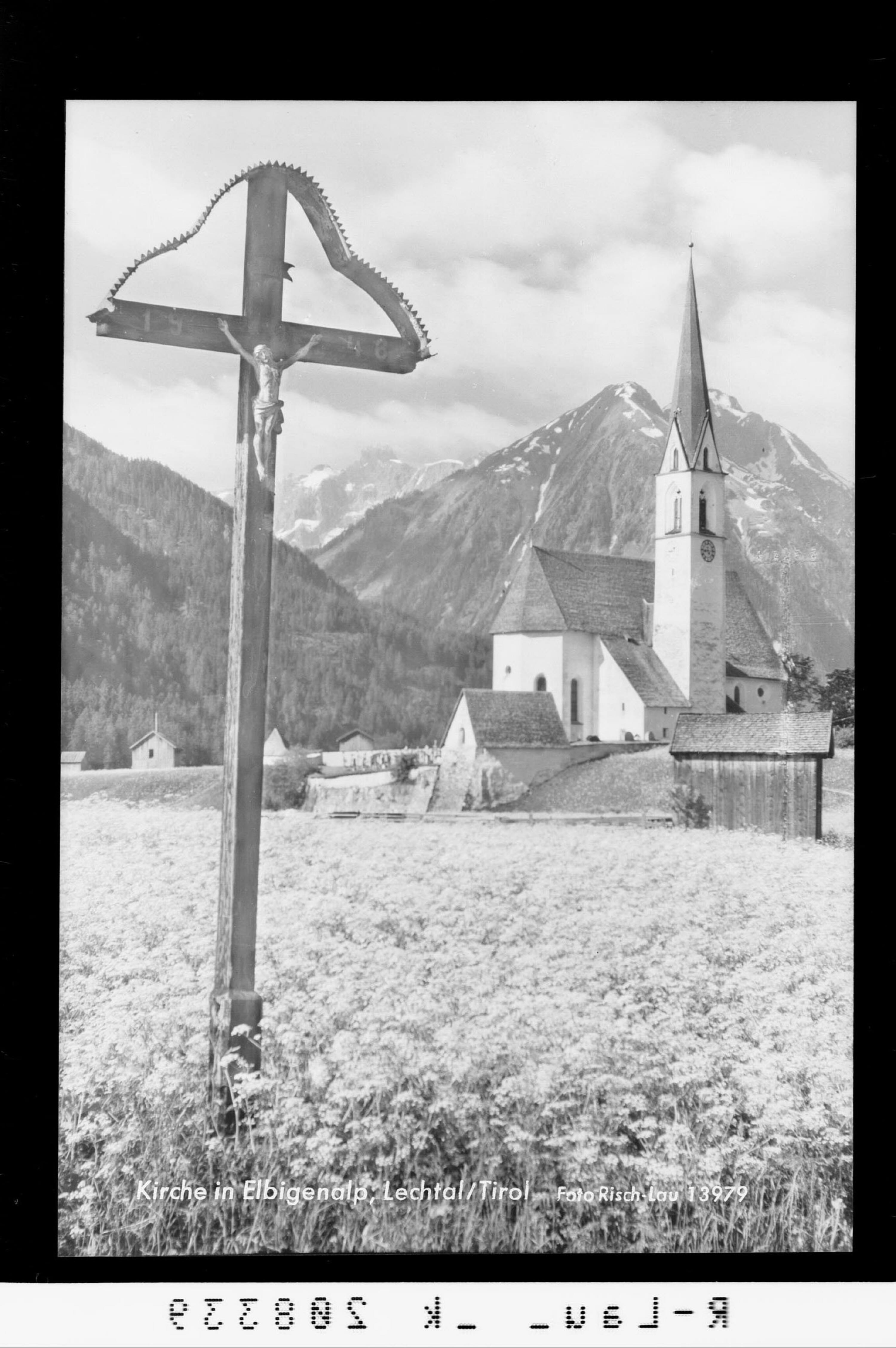 Kirche in Elbigenalp / Lechtal / Tirol></div>


    <hr>
    <div class=