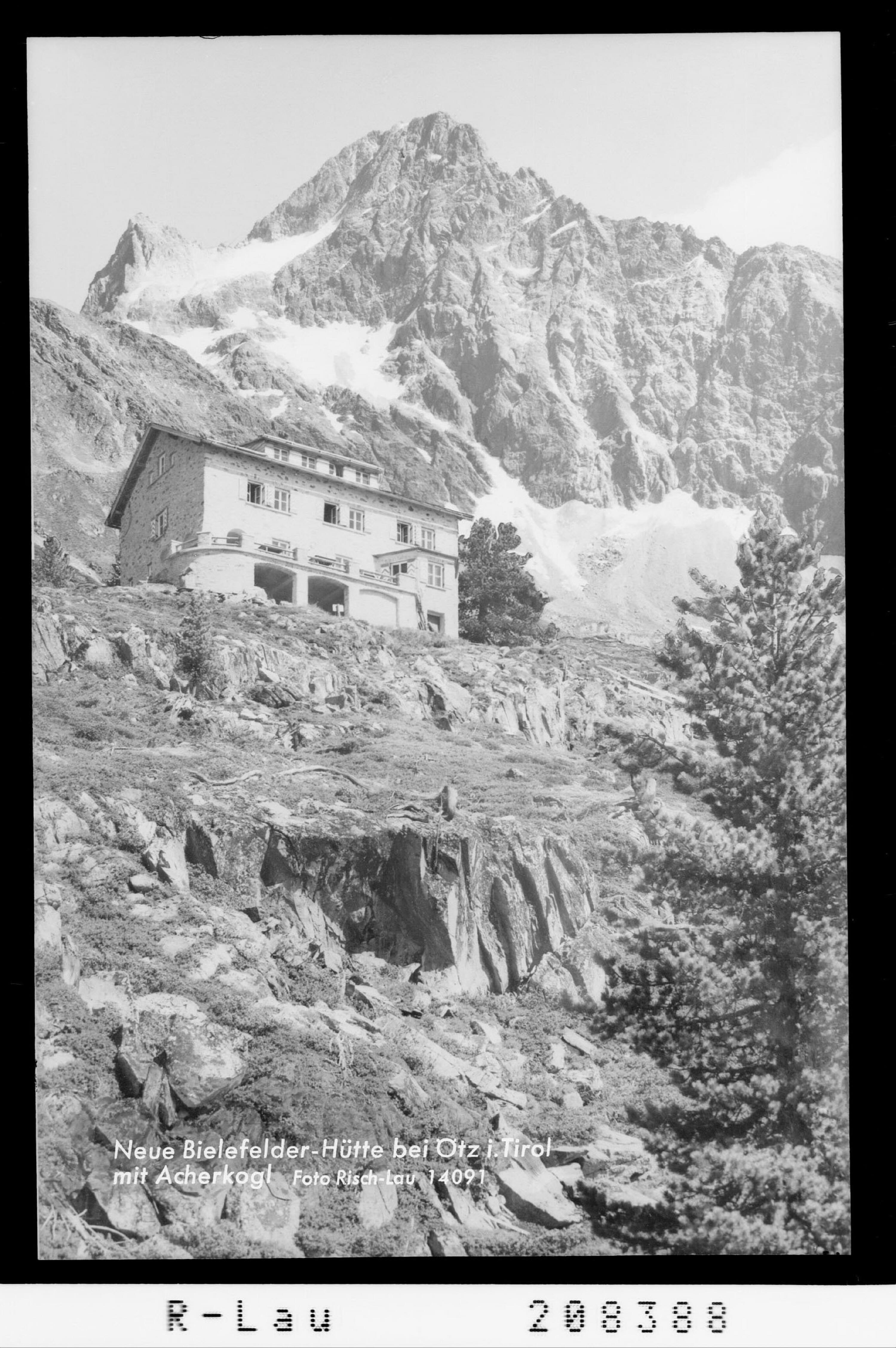 Neue Bielefelder-Hütte bei Ötz in Tirol mit Acherkogel></div>


    <hr>
    <div class=