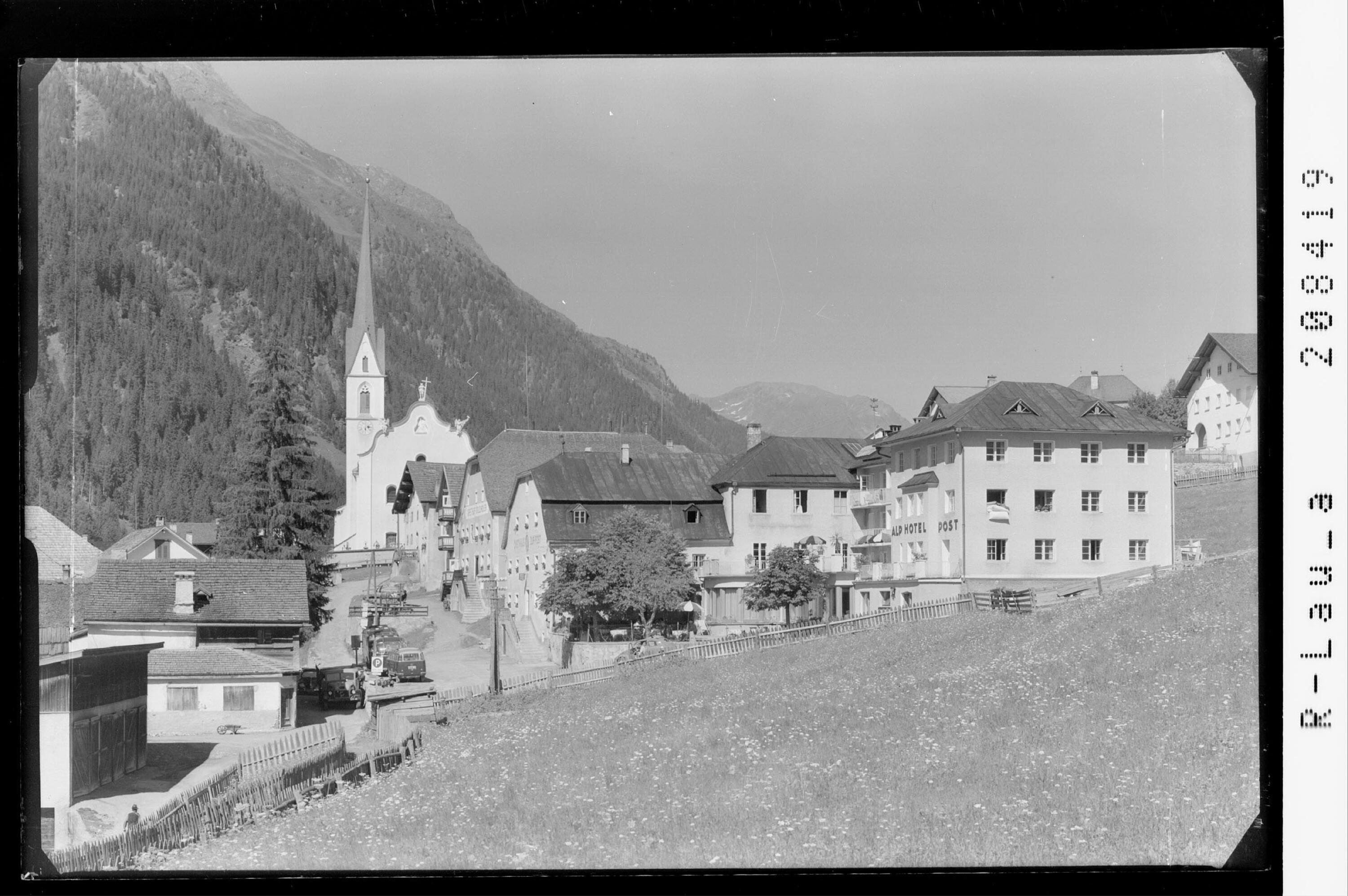 [Ischgl in Tirol]></div>


    <hr>
    <div class=