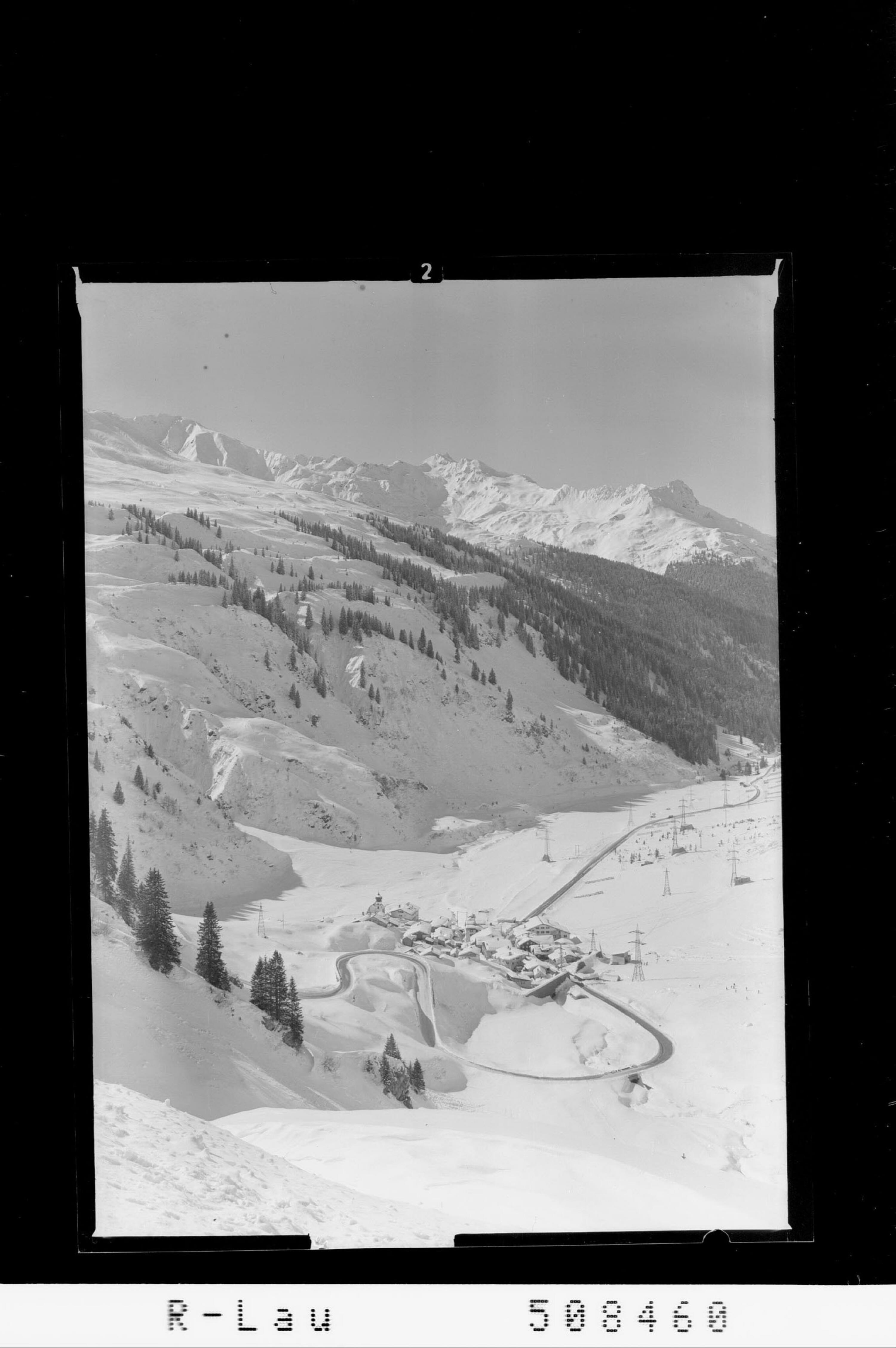 [Blick von der Flexenstrasse auf Stuben am Arlberg mit Eisentaler Spitze und Glatingrat]></div>


    <hr>
    <div class=