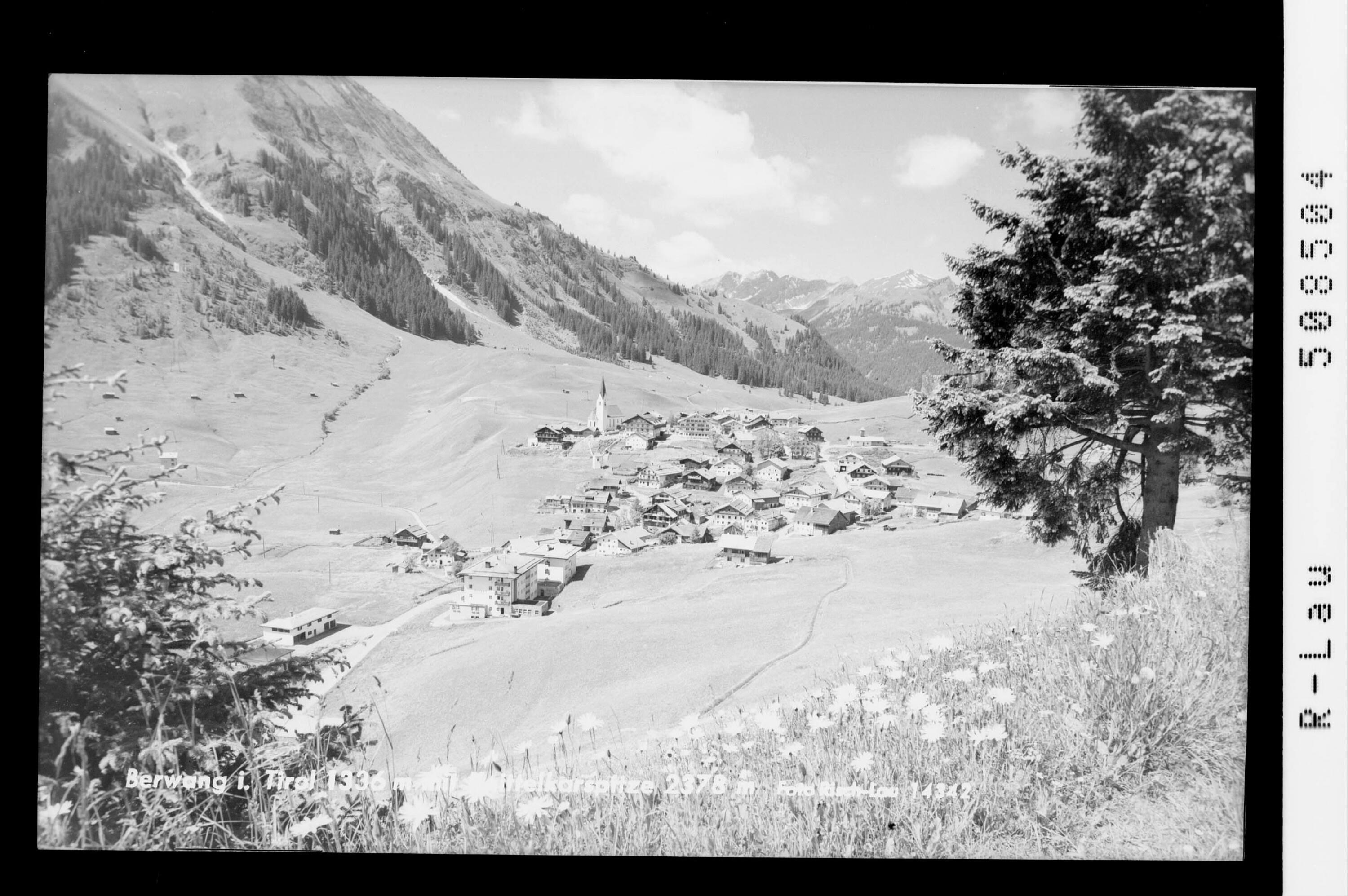Berwang in Tirol 1336 m mit Knittelkarspitze 2378 m></div>


    <hr>
    <div class=
