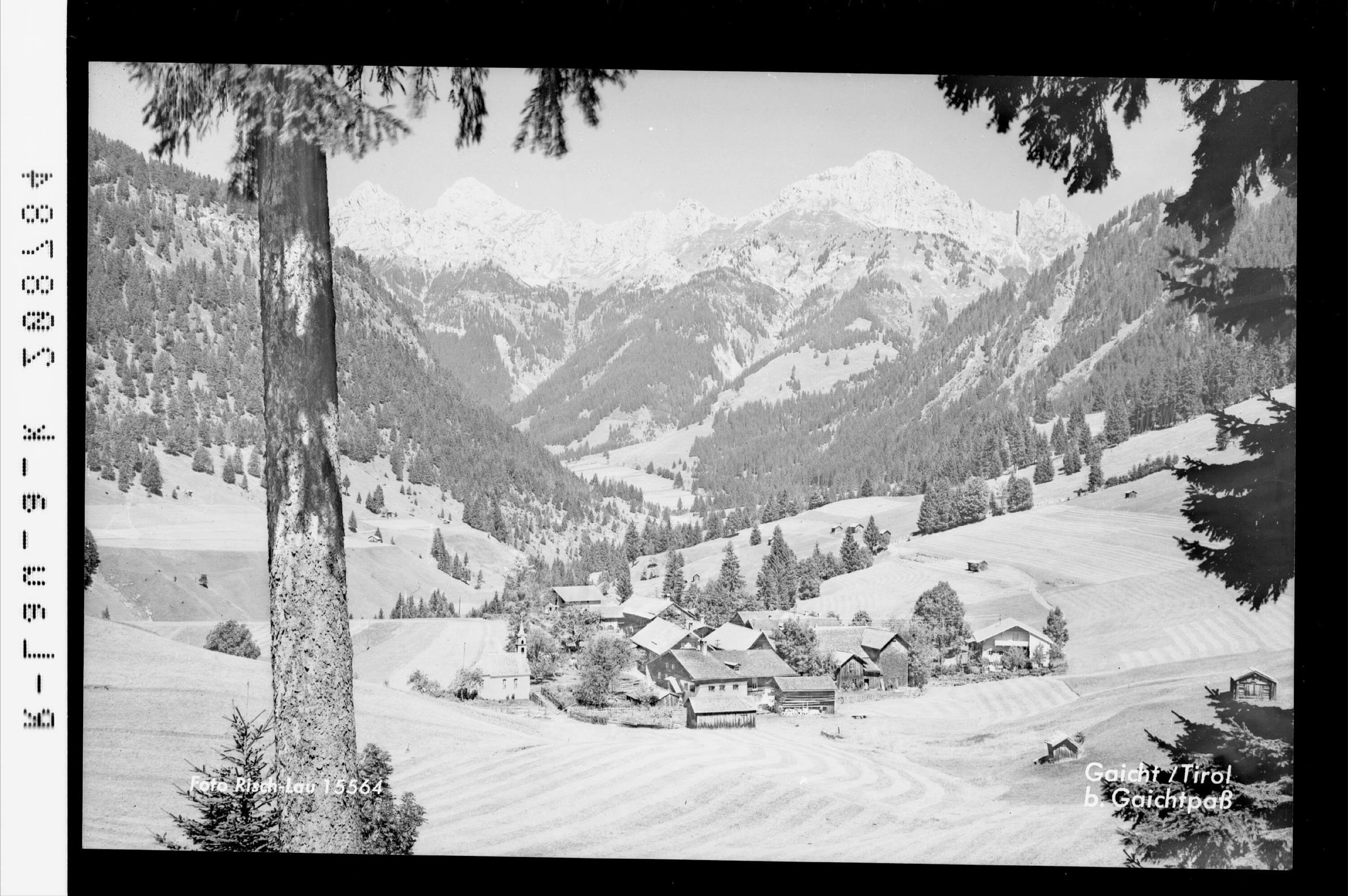 [Blick auf Reutte in Tirol mit Säuling, Hochplatte und Geierköpfe]></div>


    <hr>
    <div class=