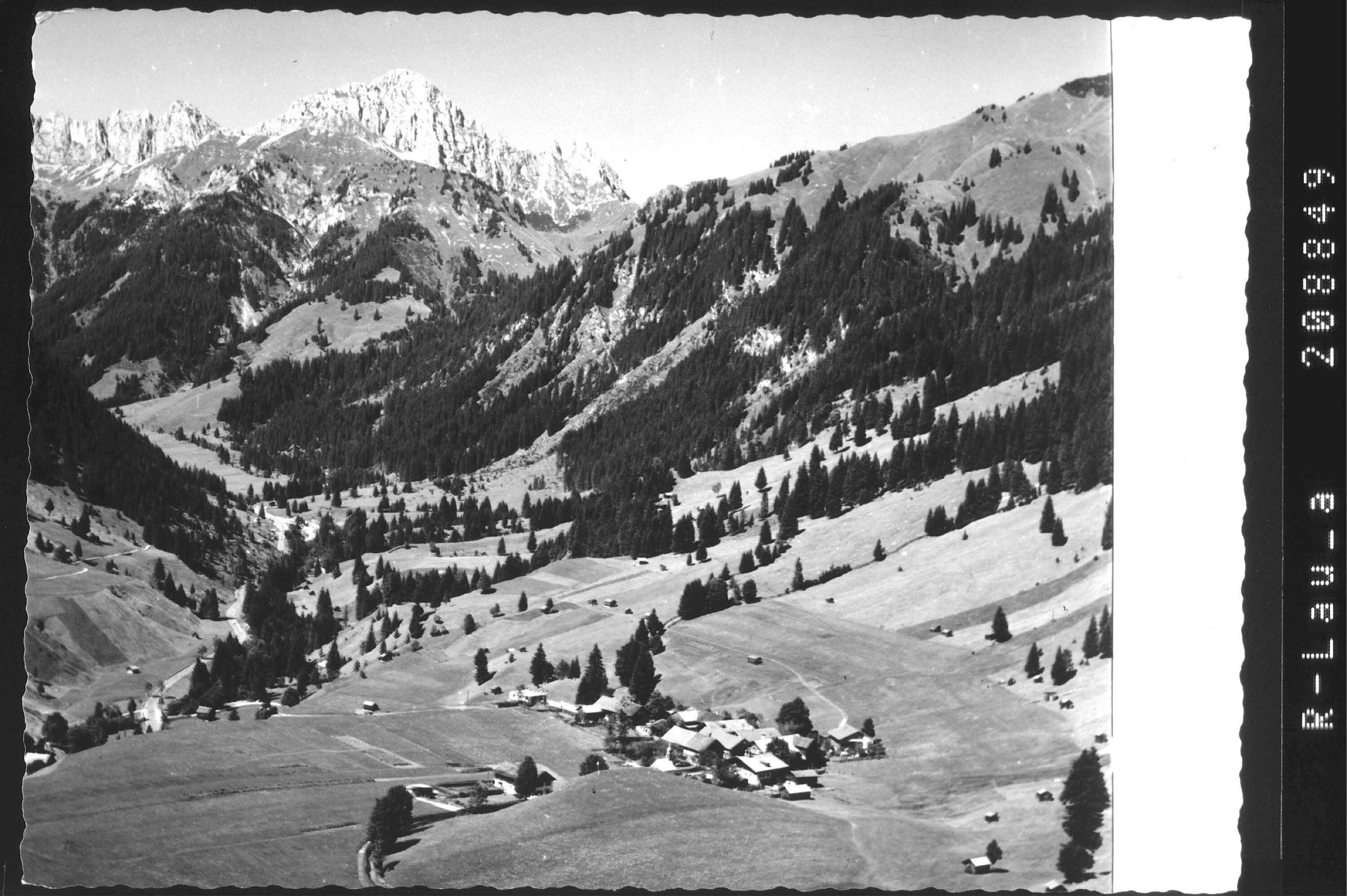 [Gaicht in Tannheimertal mit Kellenspitze / Tirol]></div>


    <hr>
    <div class=