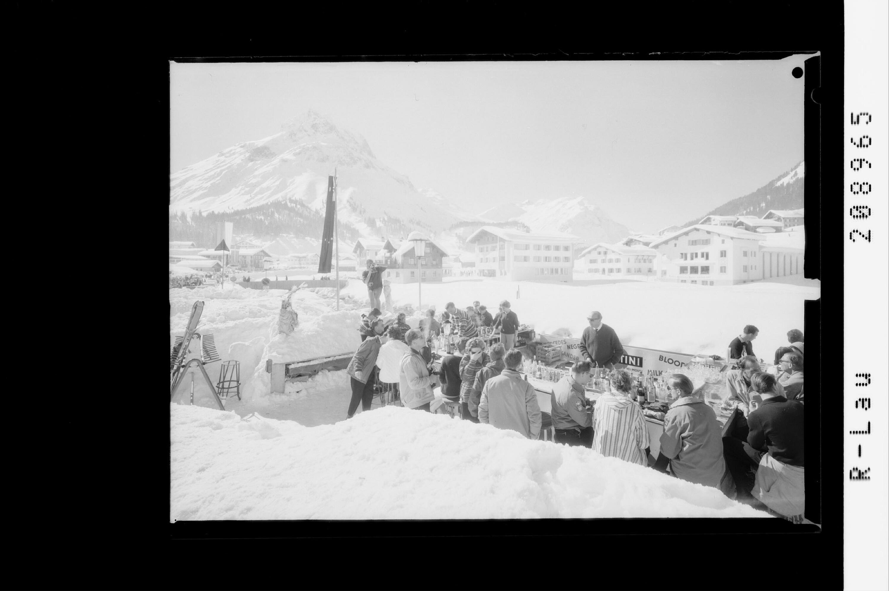 [Lech am Arlberg, Eisbar mit Blick zum Omeshorn, Spuller Schafberg und Mehlsack]></div>


    <hr>
    <div class=