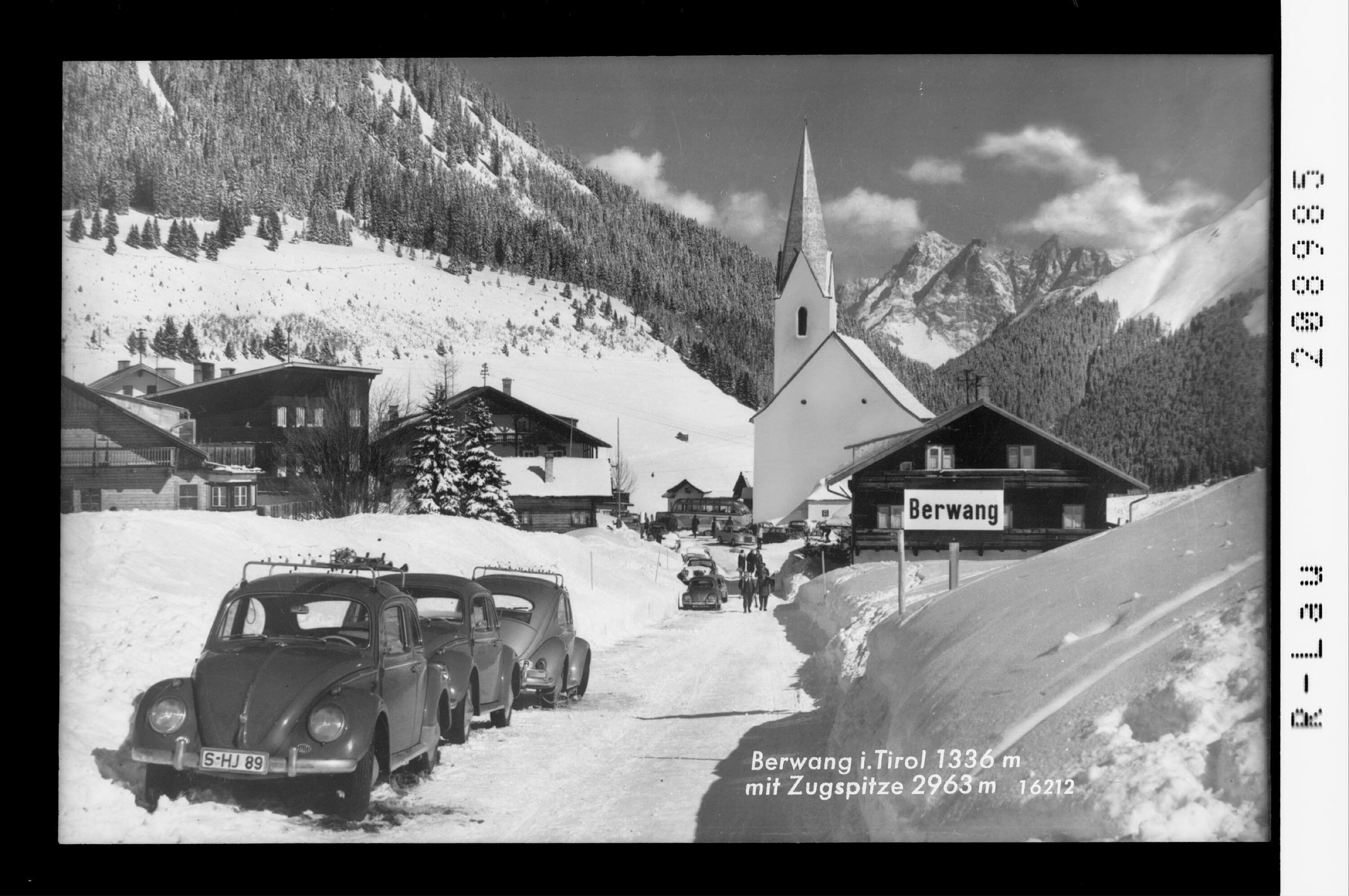 Berwang in Tirol 1336 m mit Zugspitze 2963 m></div>


    <hr>
    <div class=