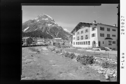 Hotel Arlberg in Lech am Arlberg mit Omeshorn von Risch-Lau