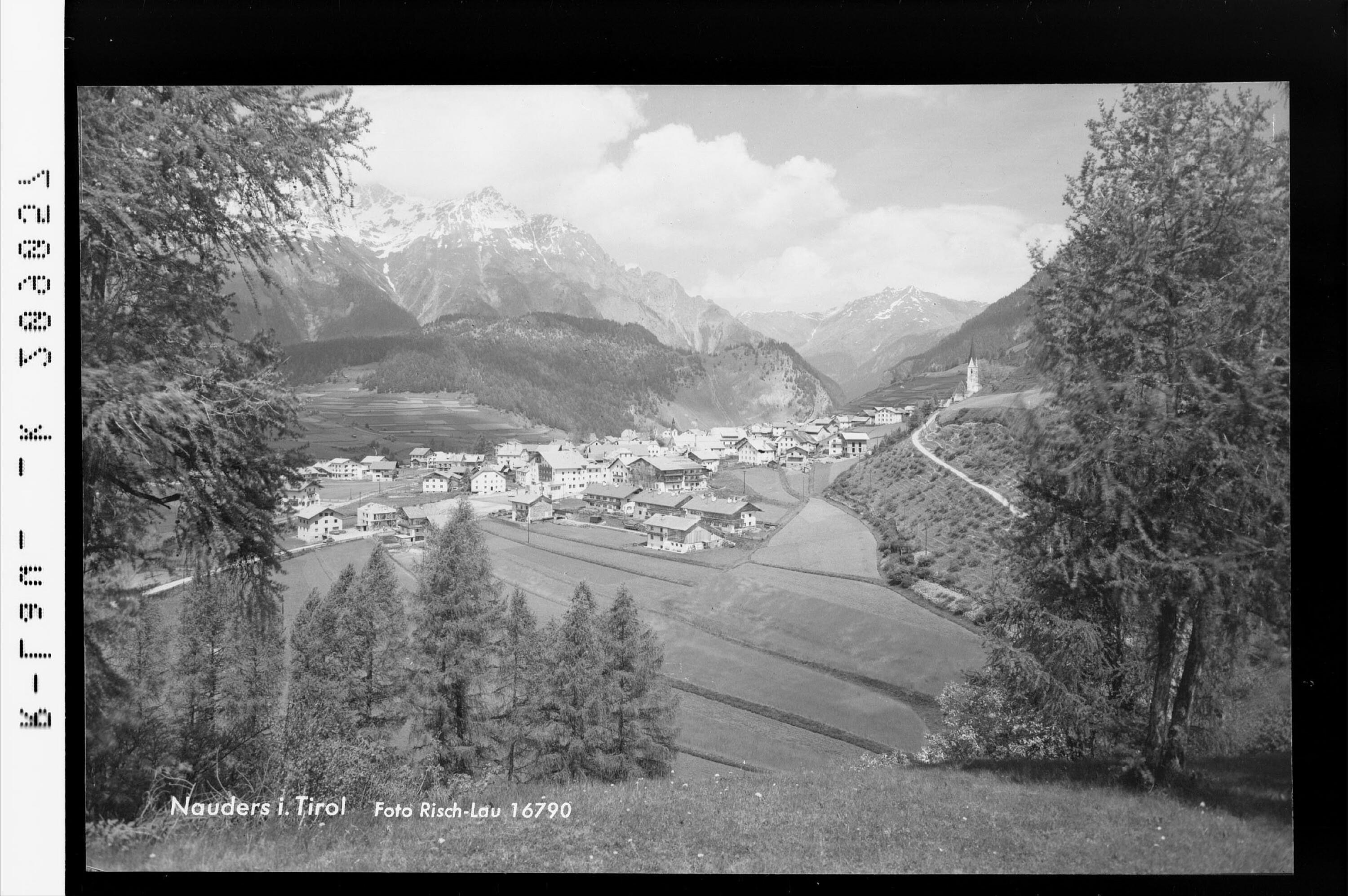 Nauders in Tirol></div>


    <hr>
    <div class=