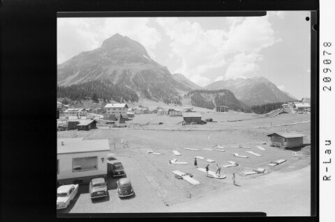 Minigolfplatz in Lech am Arlberg gegen Omeshorn und Spuller Schafberg von Risch-Lau